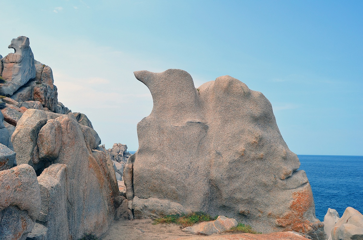 Strani animali di pietra a Capo Testa