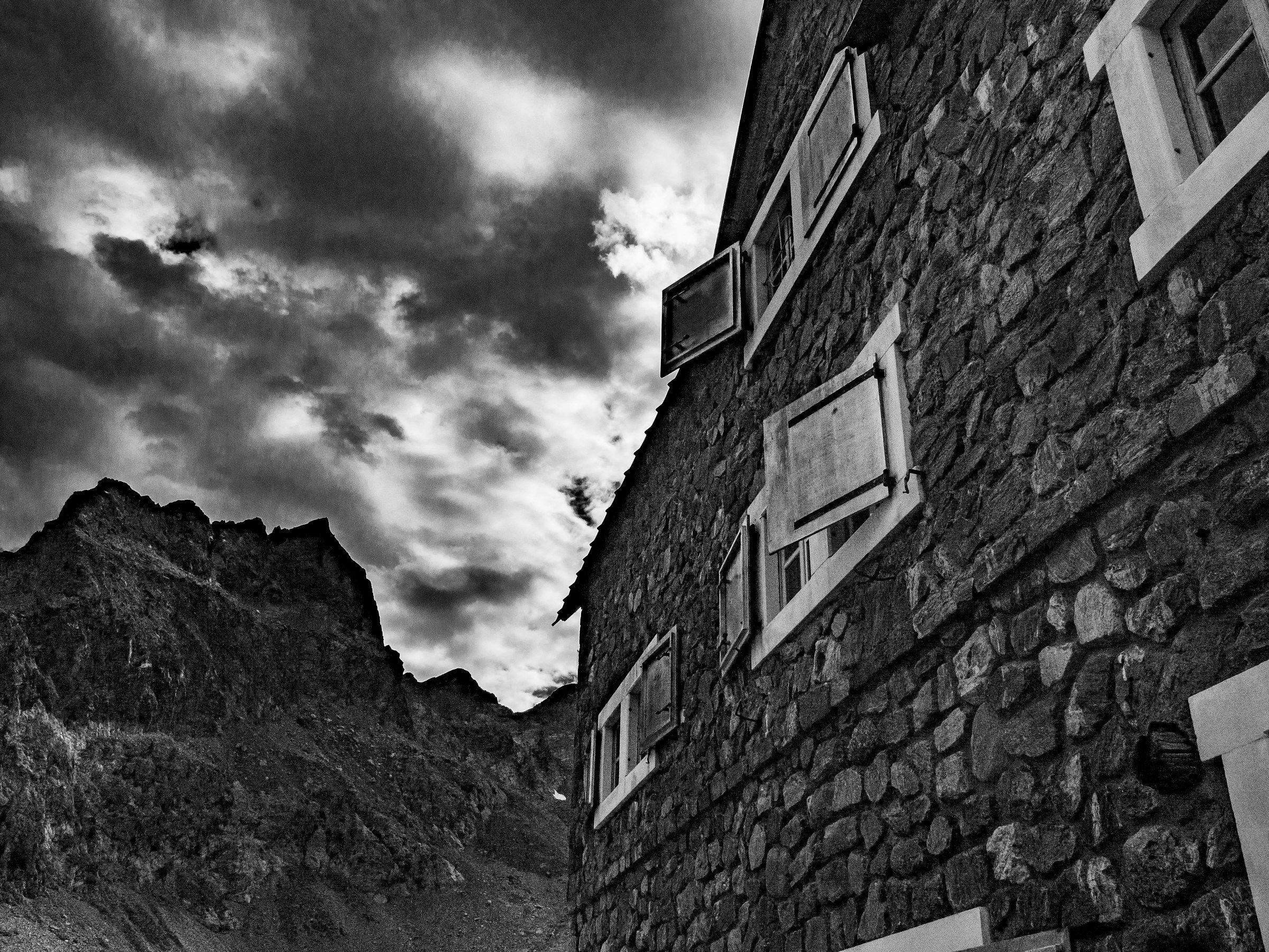 the thunderstorm comes!