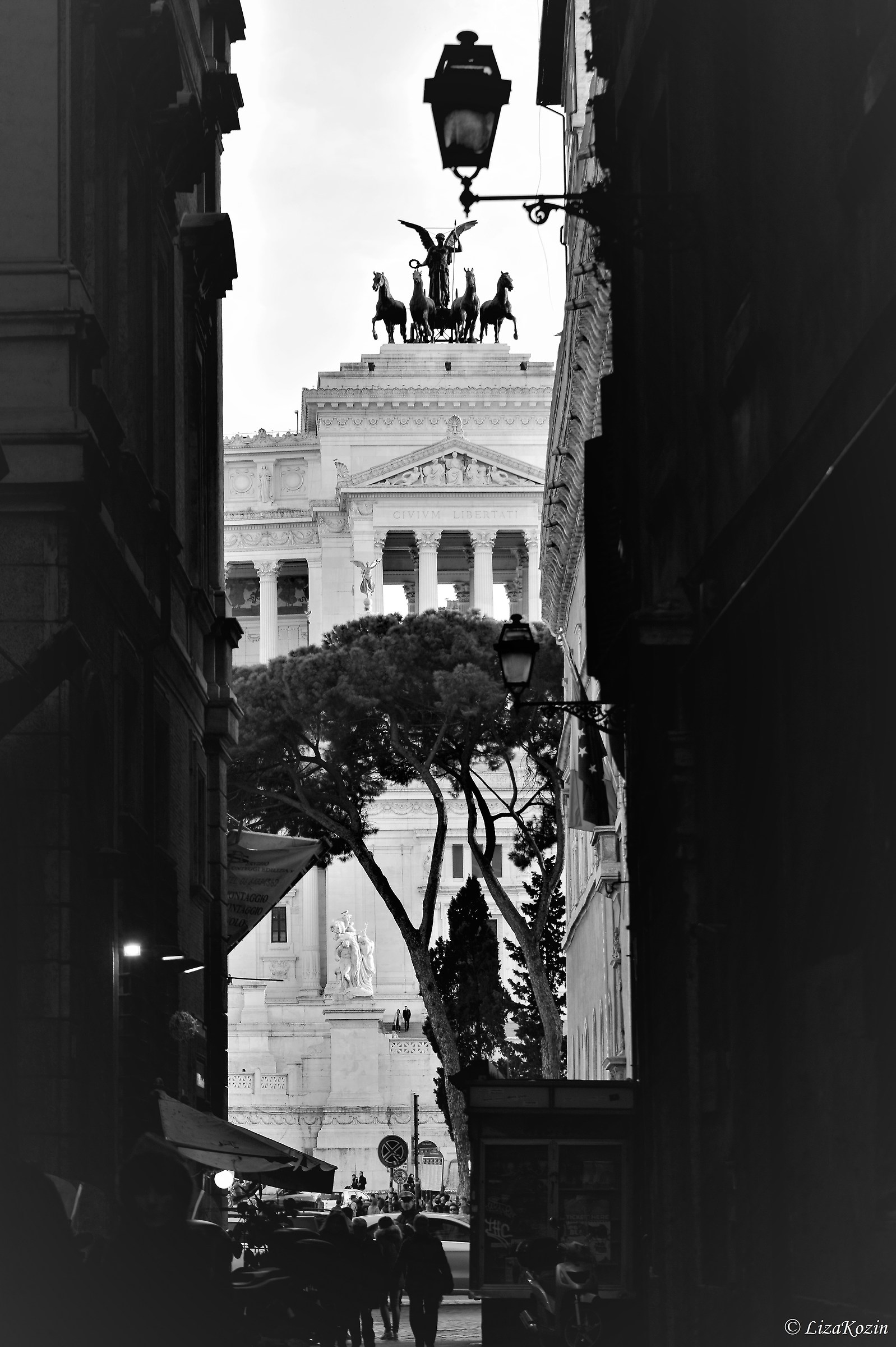 Piazza Venezia from Vicolo Doria