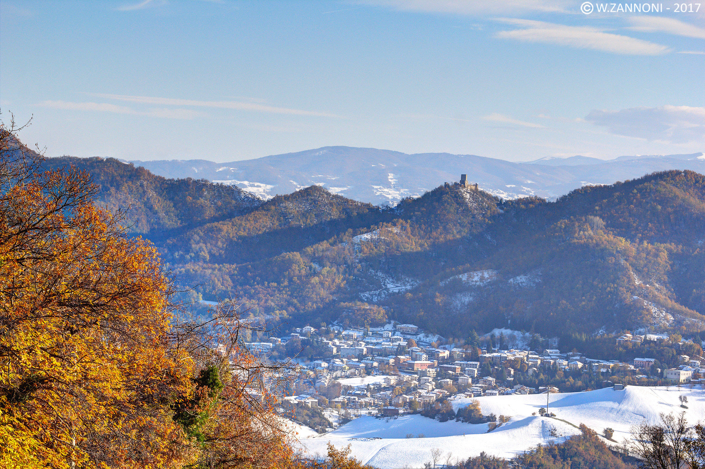 Carpineti Castle between Autumn and Winter