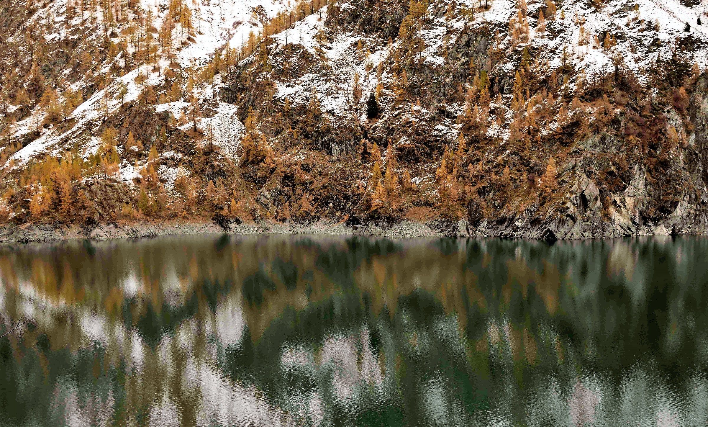 lake of Cheggio - reflections