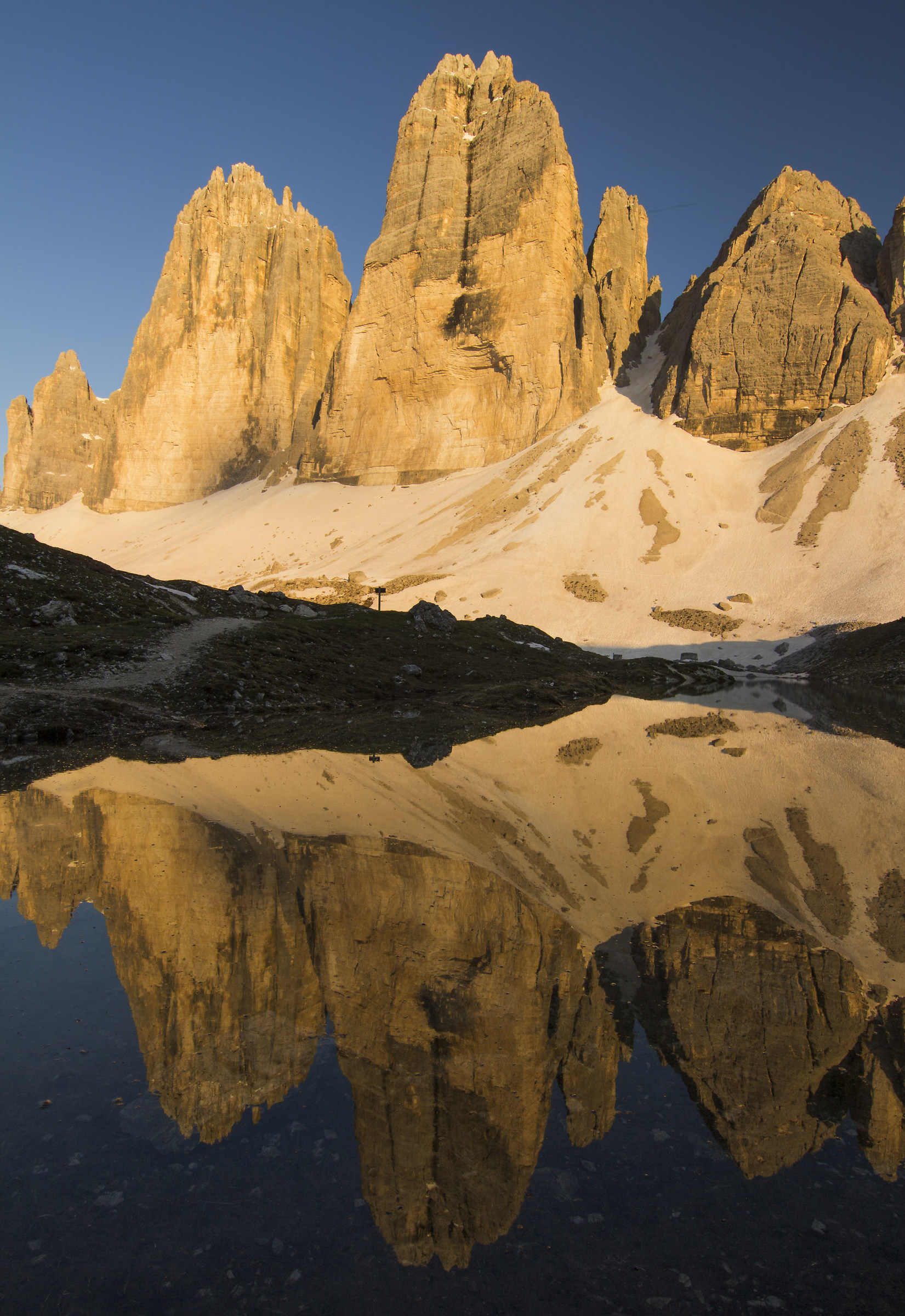 sei cime di Lavaredo al tramonto
