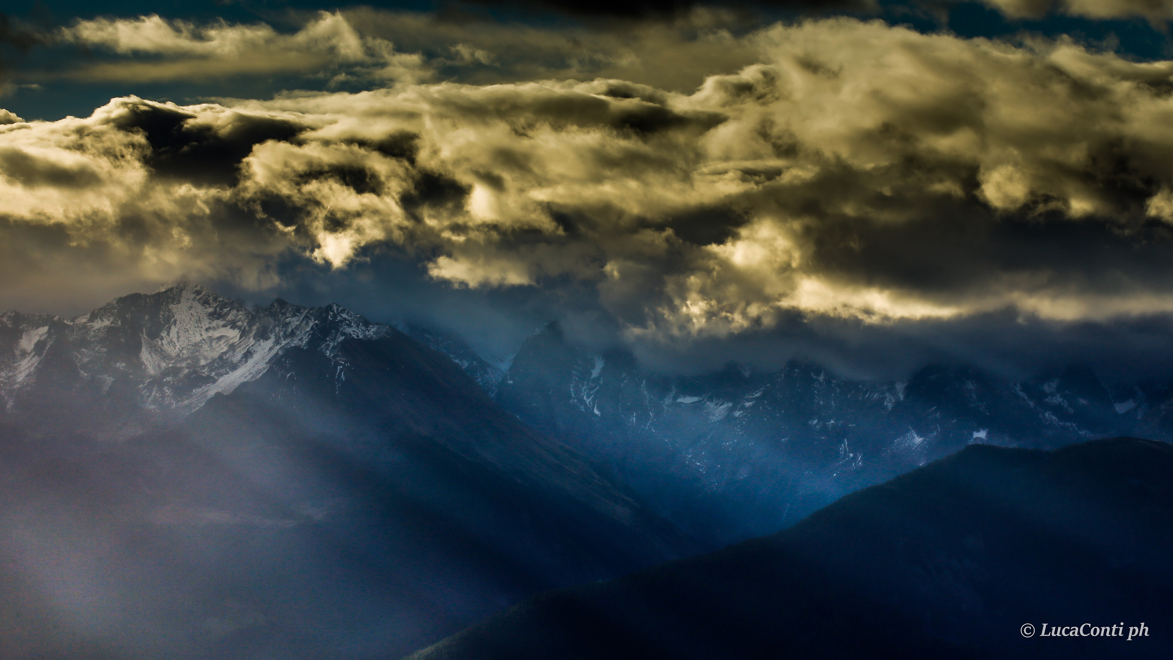 Valtellina, Autumn set of lights, clouds and mists