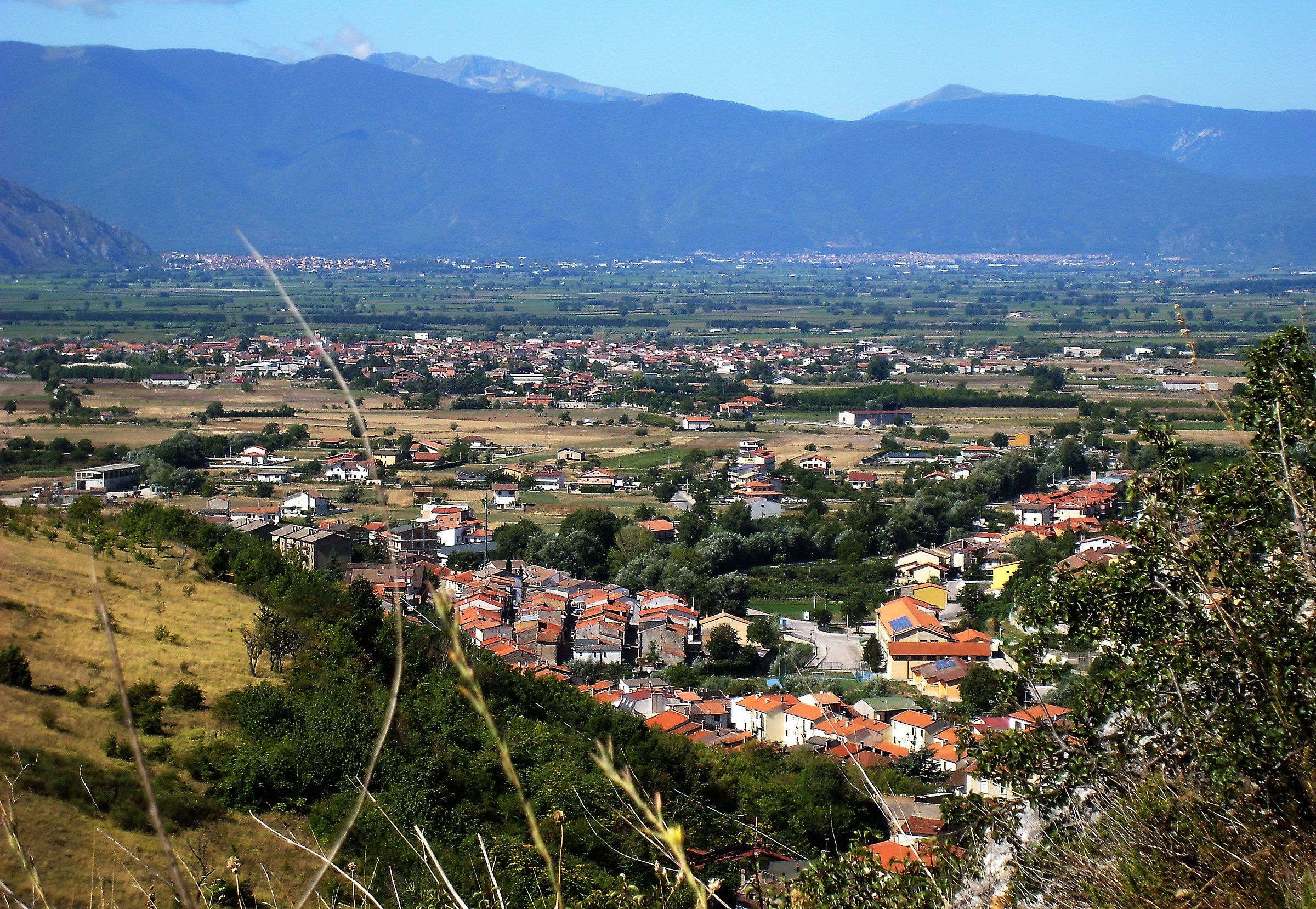 the fucine plane seen from fish (aq)
