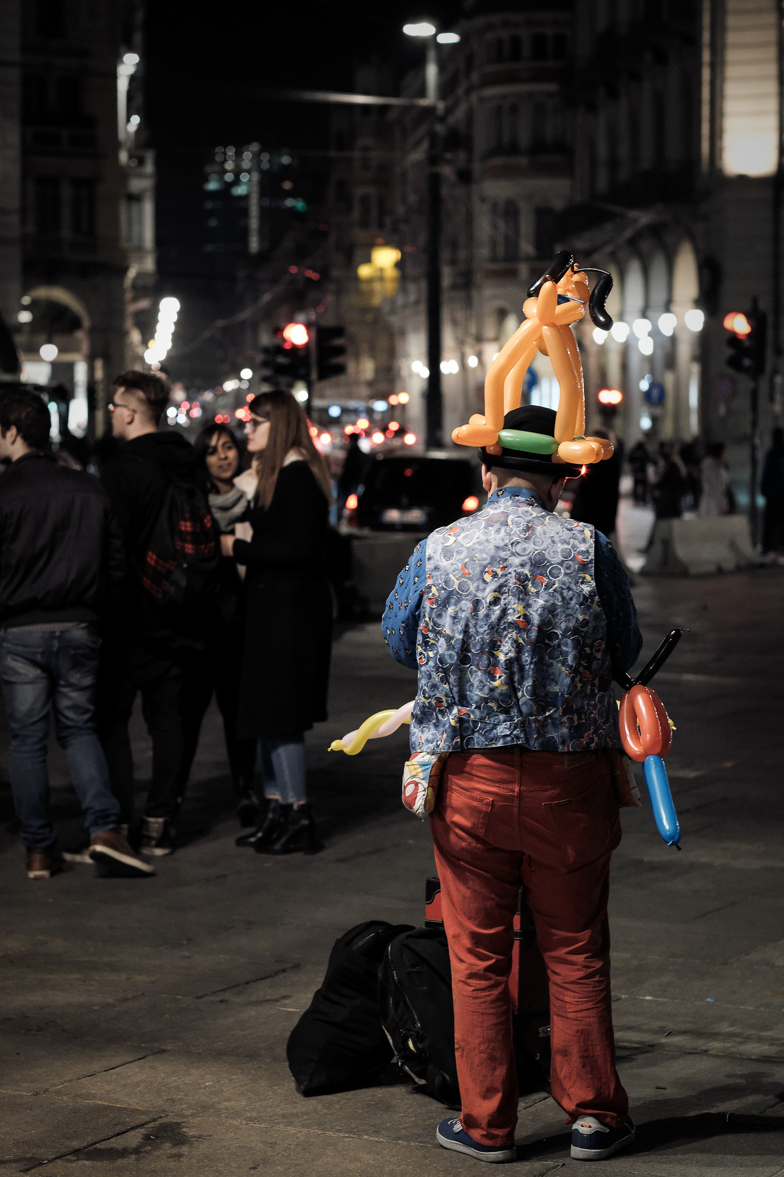 La sera, sembro allegro.