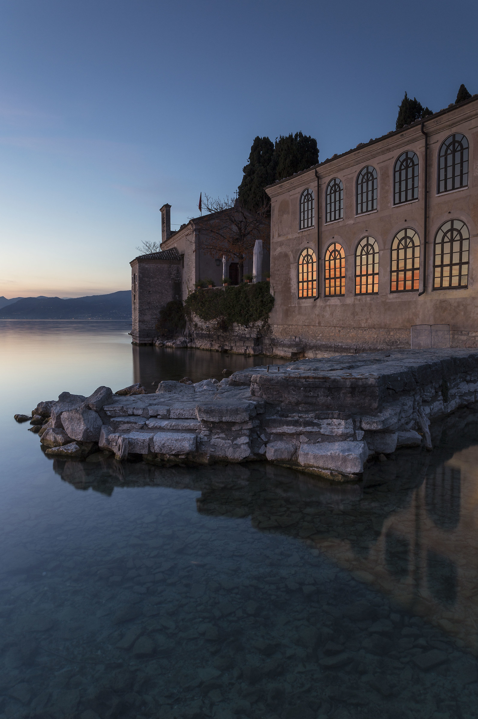 mix di ora blu e tramonto