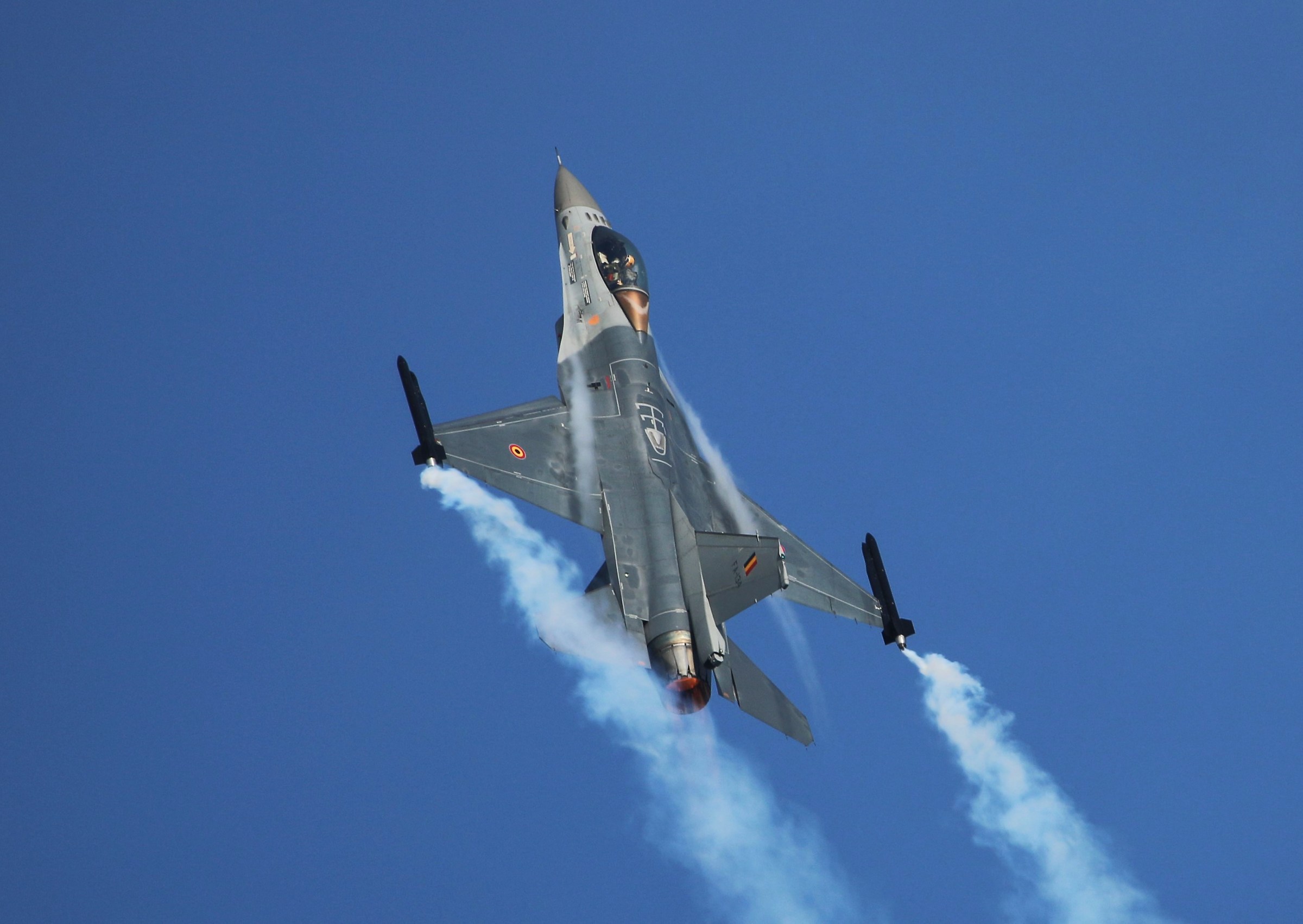 f-16 belgio a tutta spinta