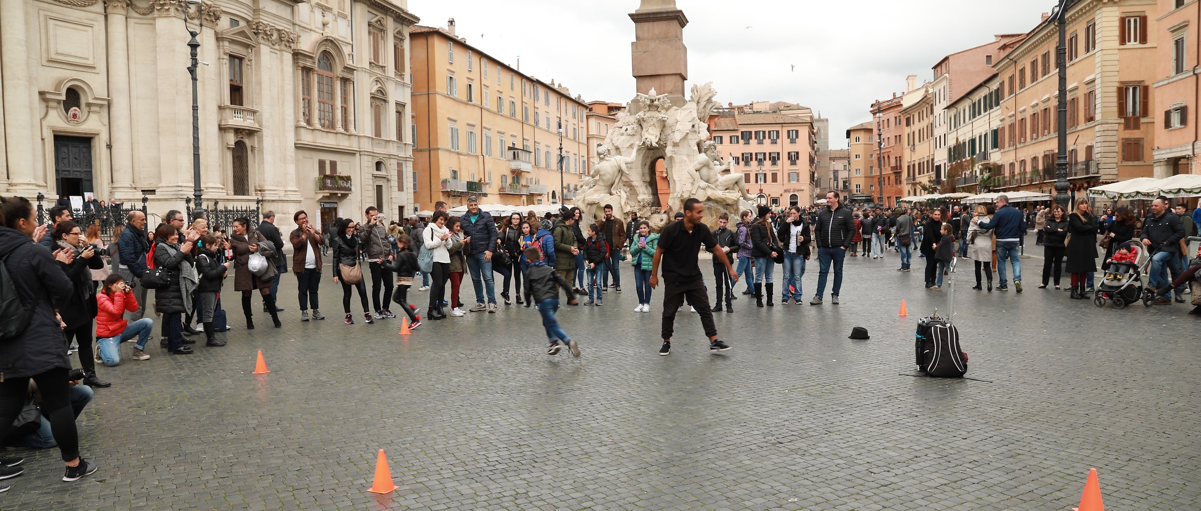 rome plaza navona street artist
