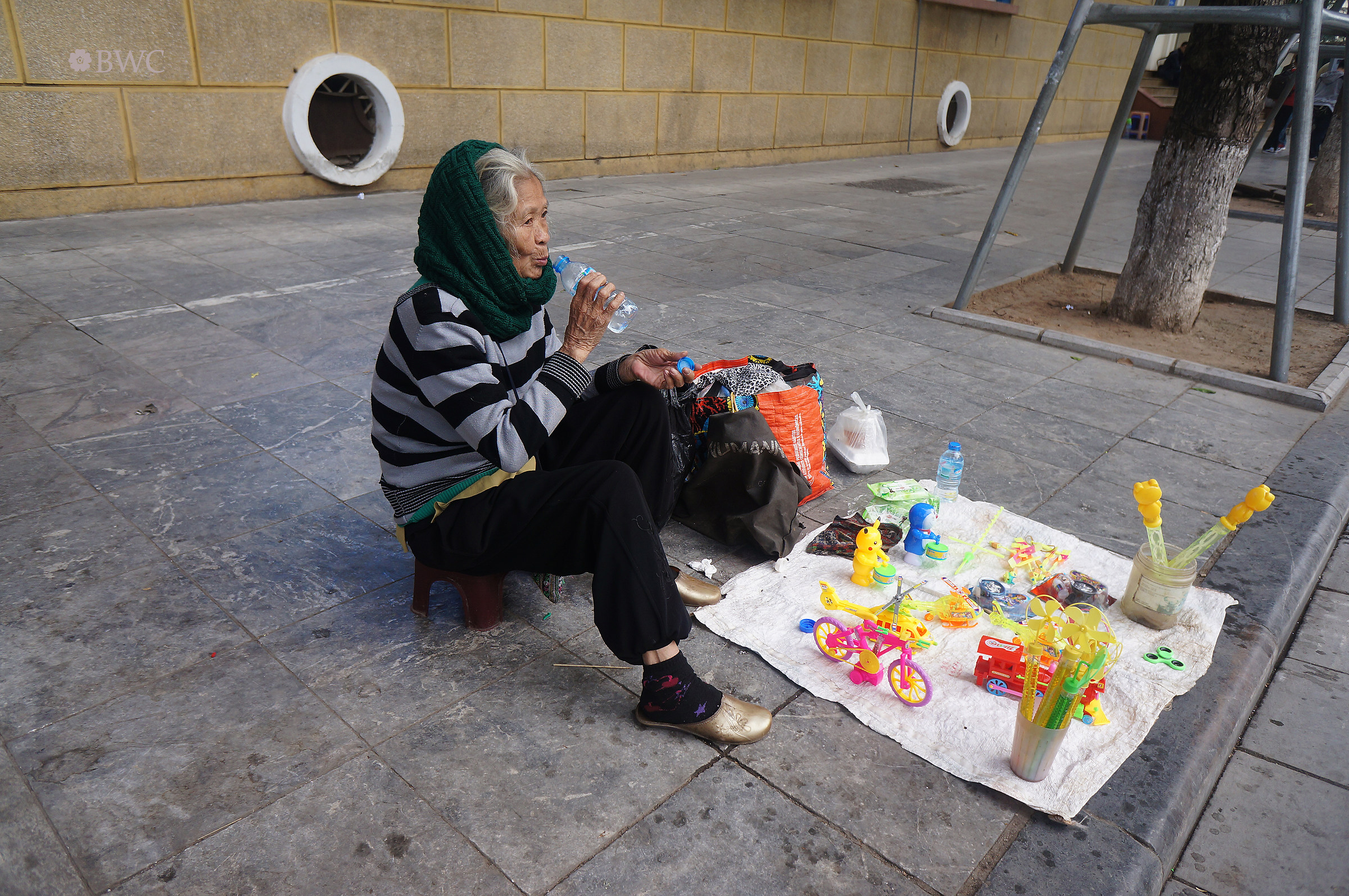 Portable Convertible Shop On The Sidewalk