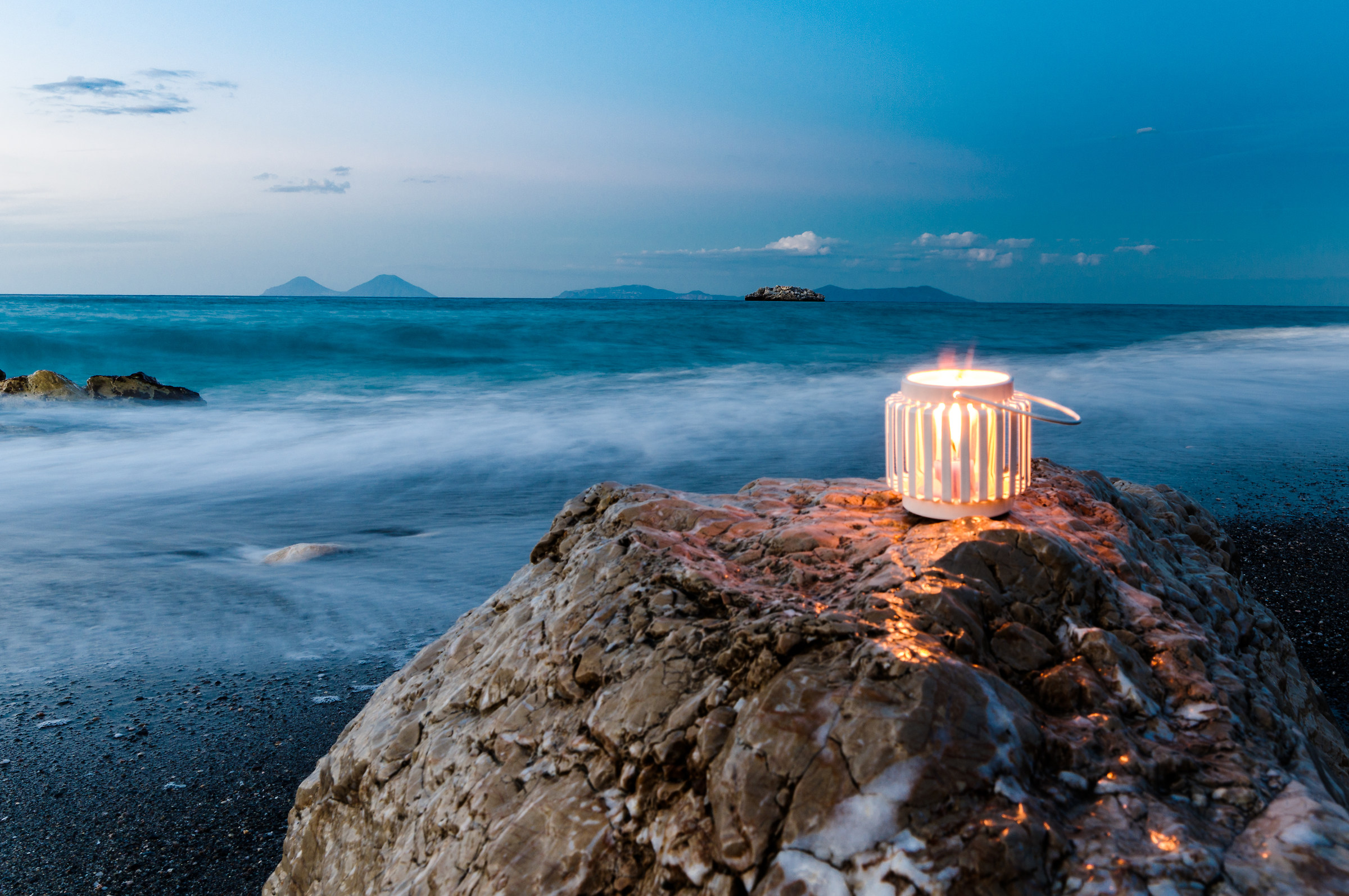 The candle on the rocks