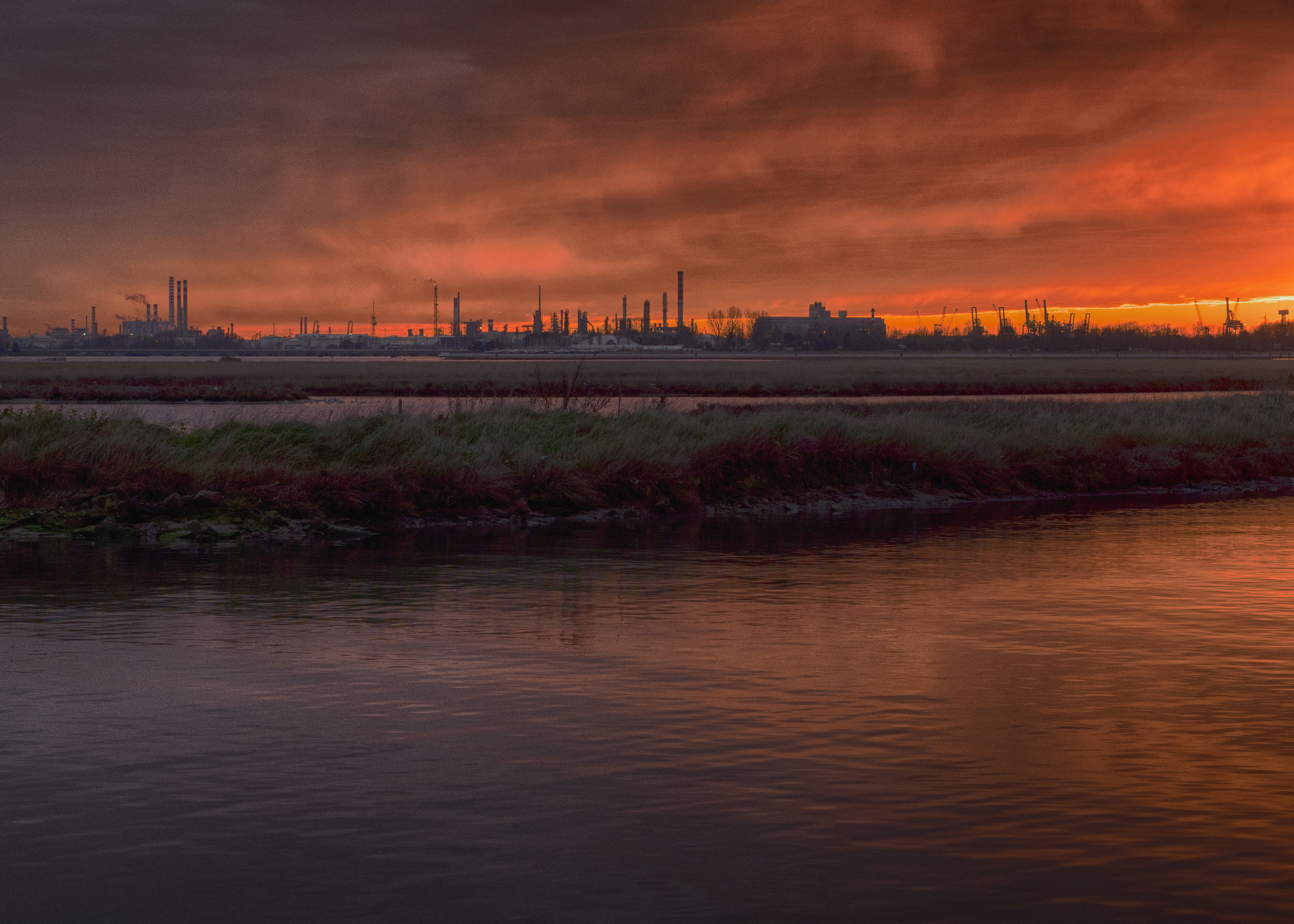 Porto Marghera dalla laguna a Campalto