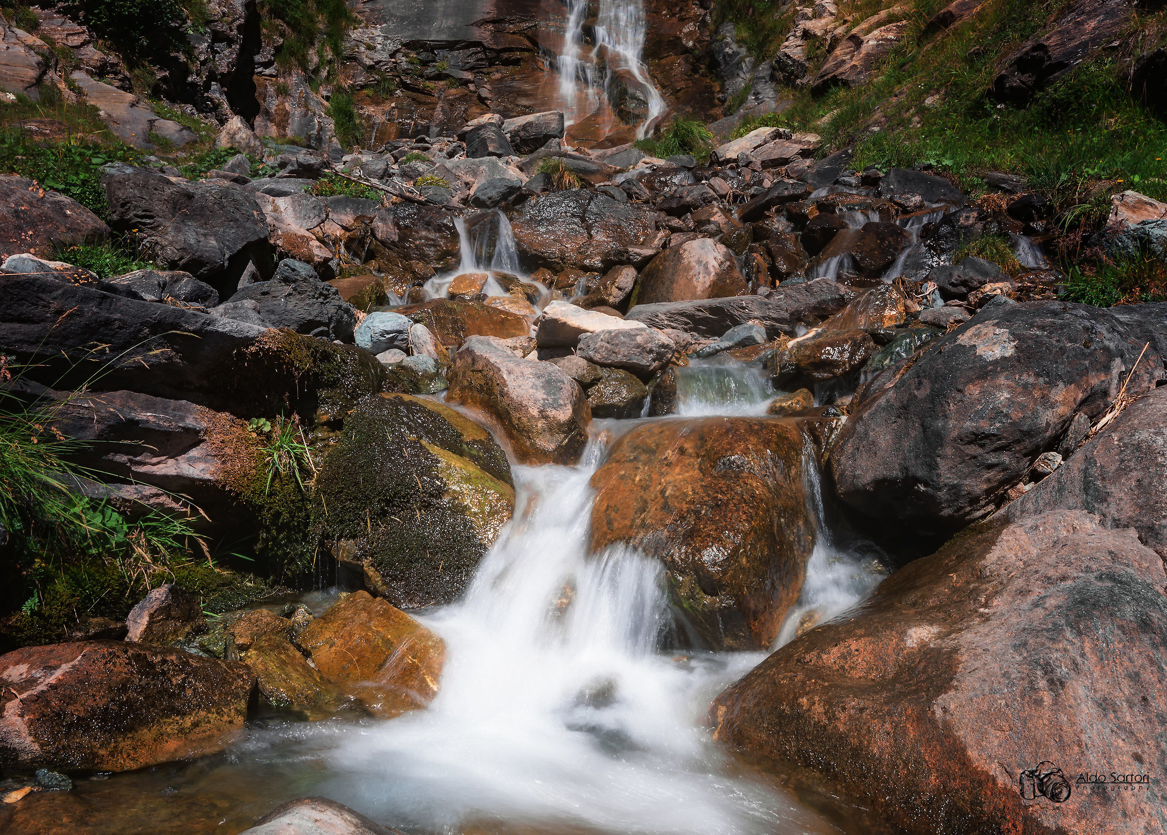 Piccola cascata di montaga