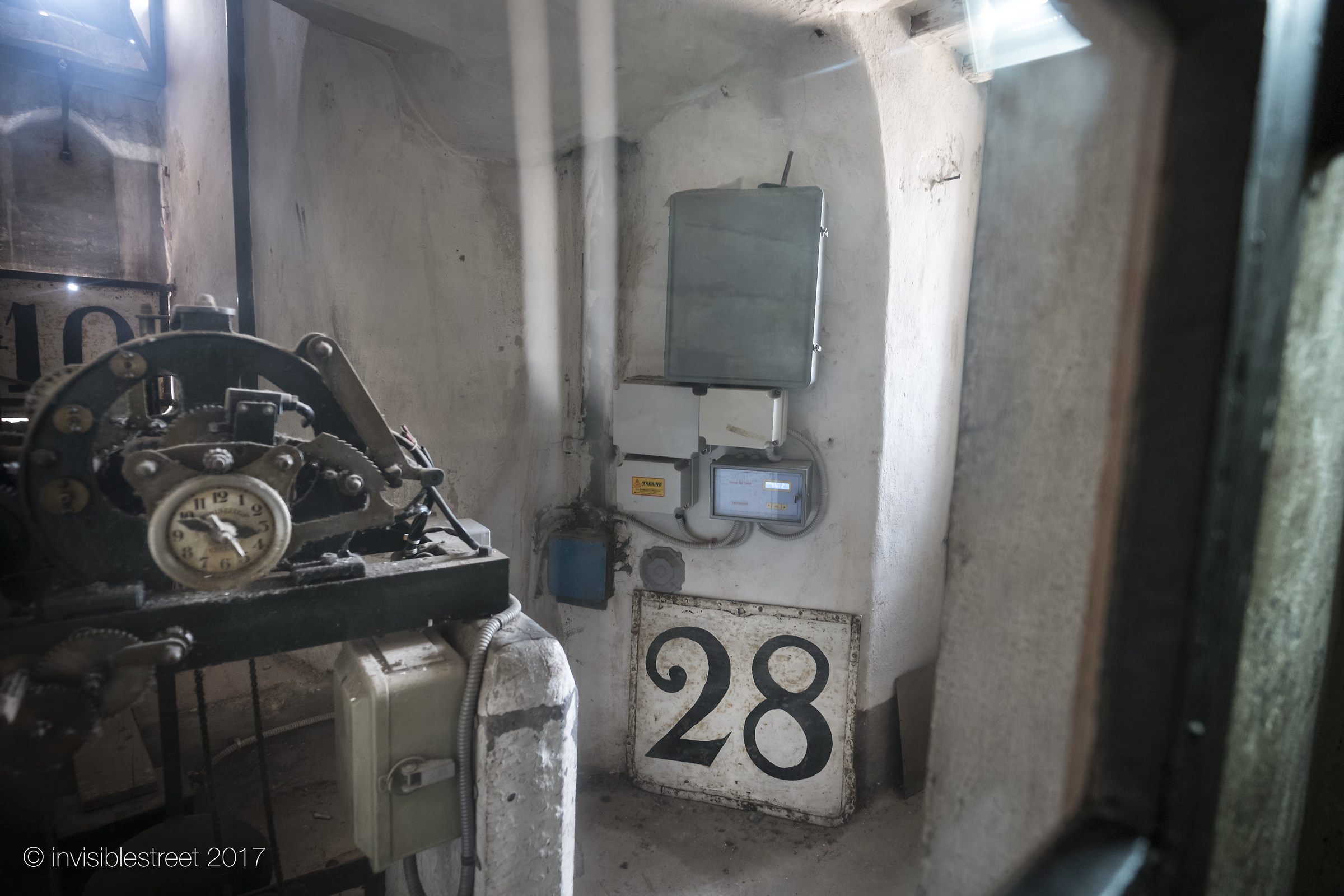 the mechanism of the clock tower clock