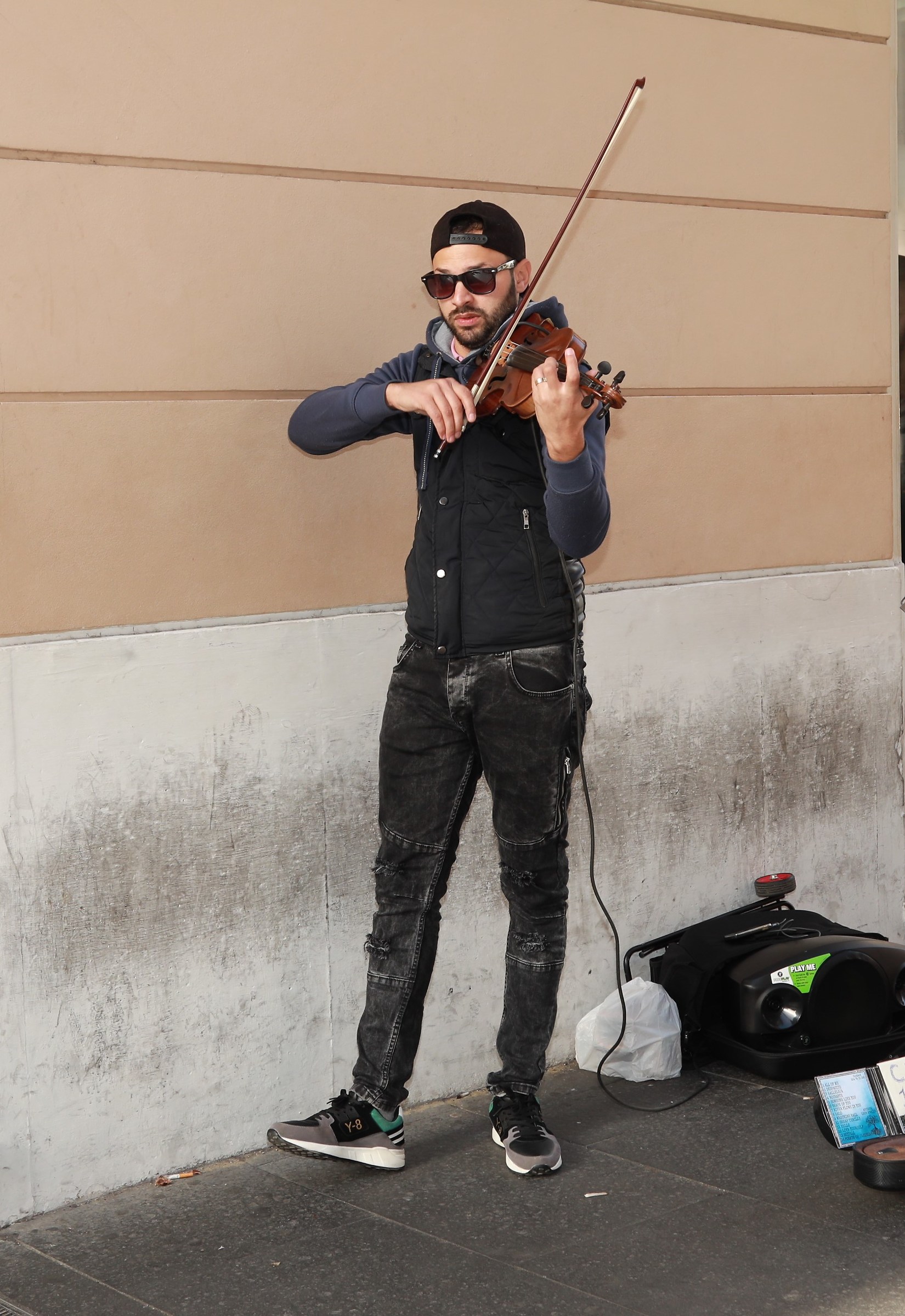 Rome via del Corso street artist