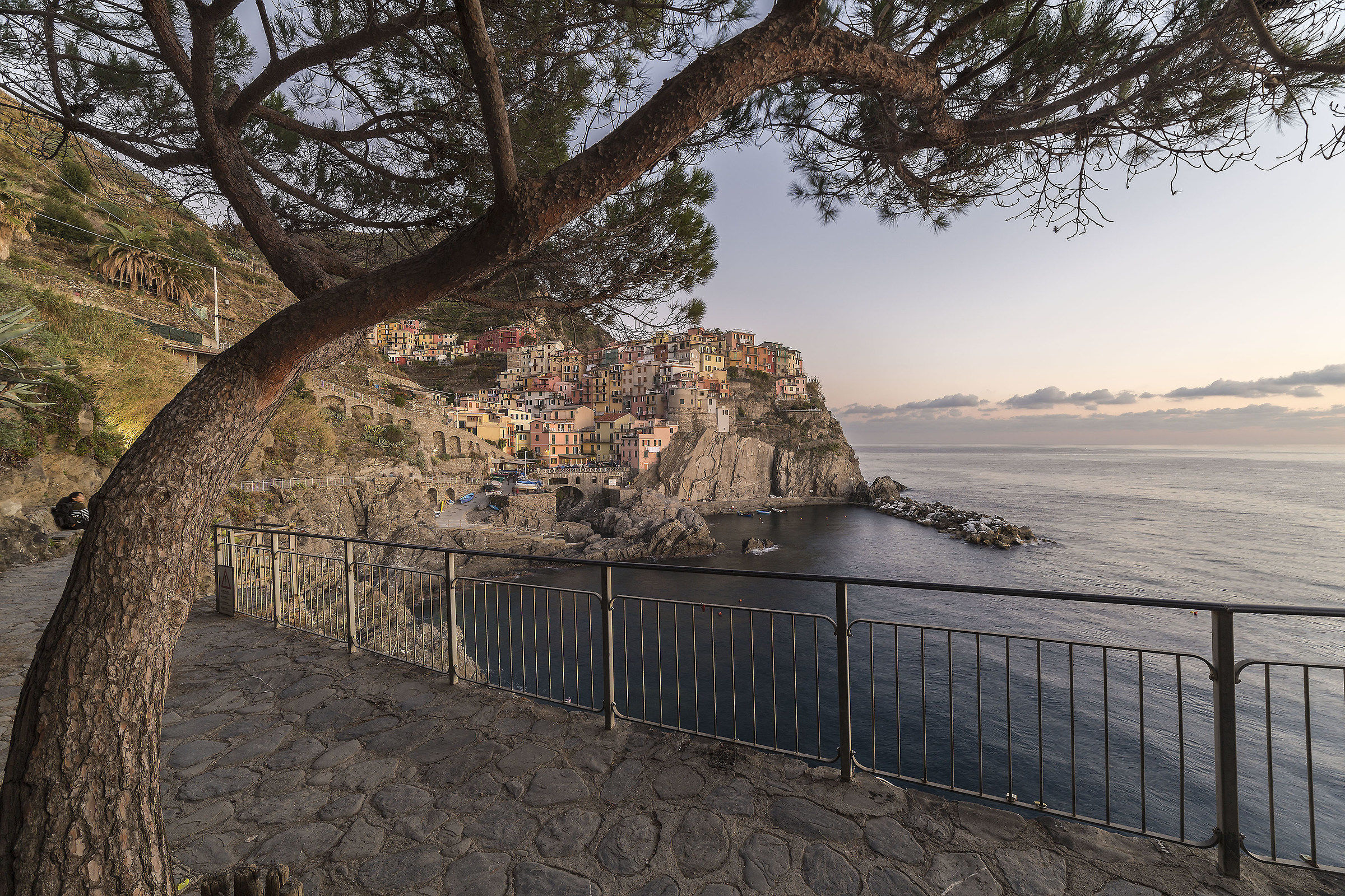 Manarola al tramonto in cornice