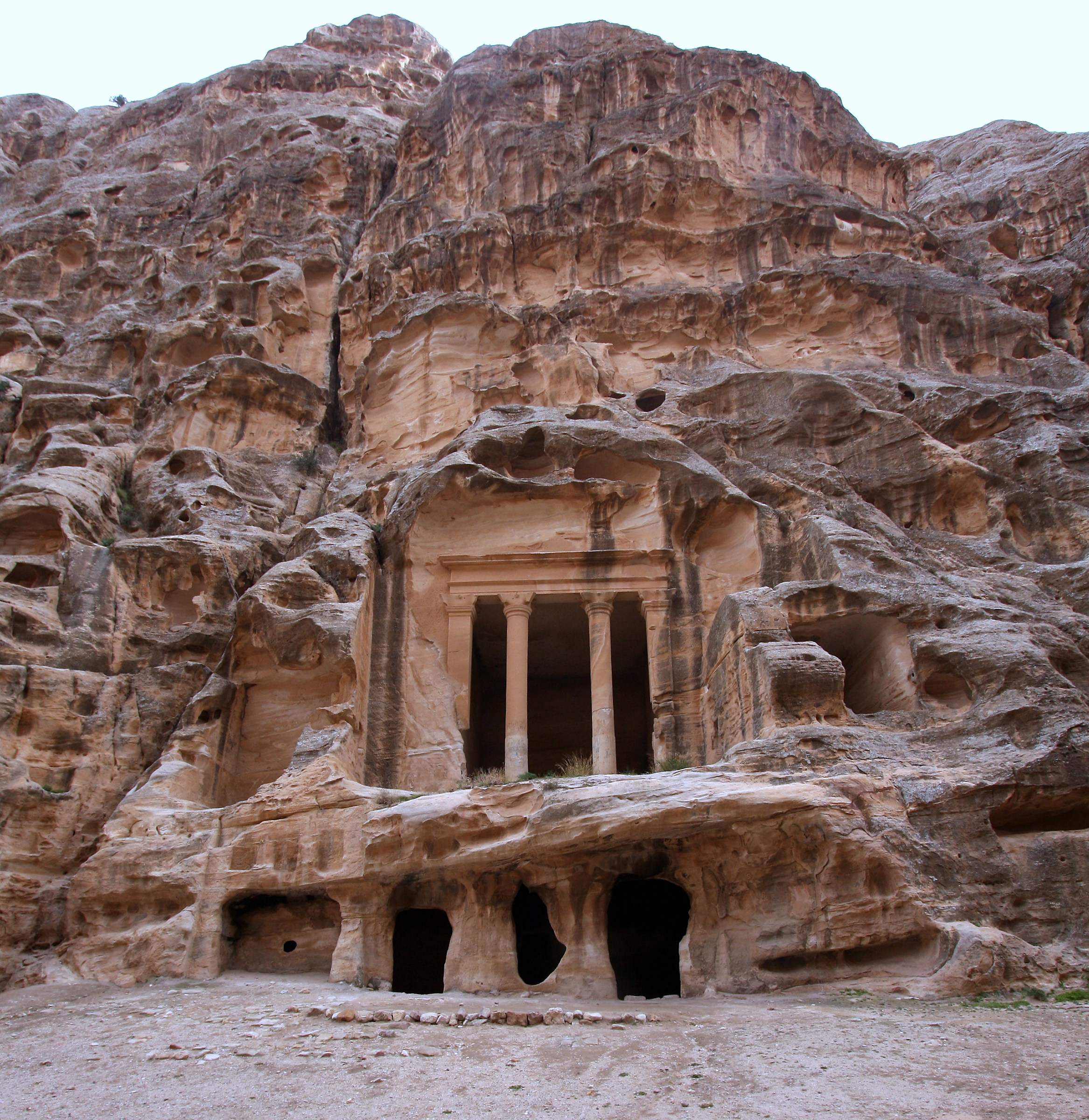 3688-Piccola Petra, Tempio Dushara