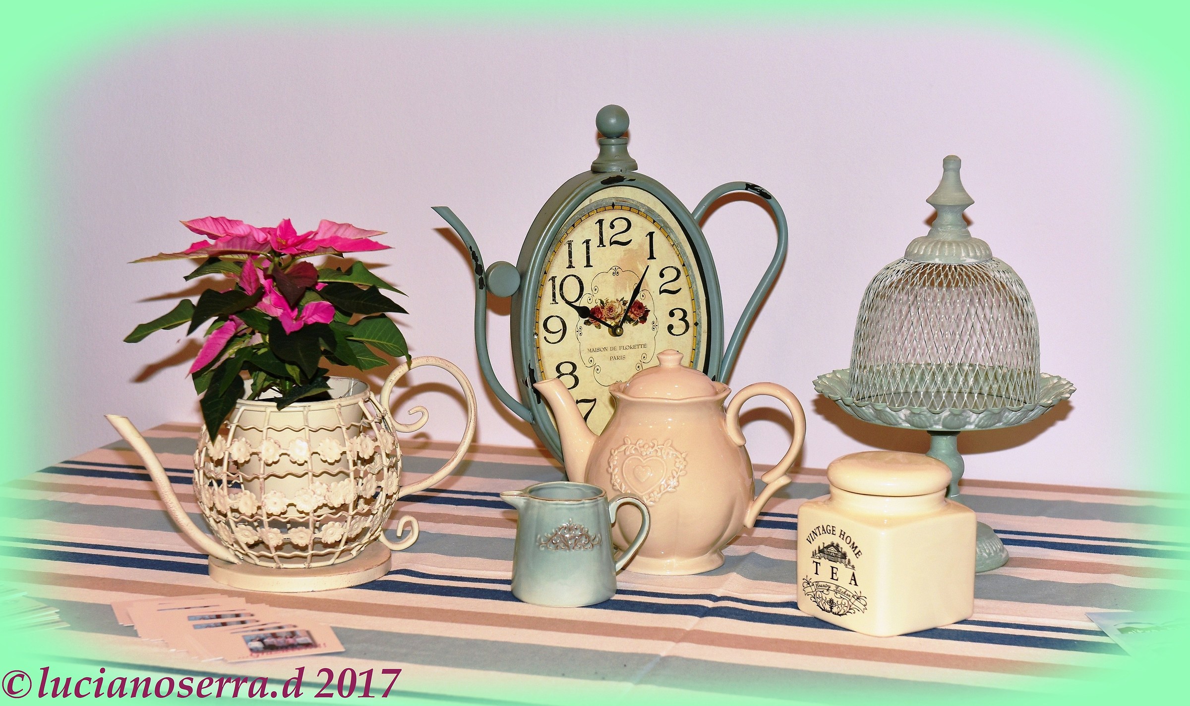 Stella di Natale, orologio, teiera e...