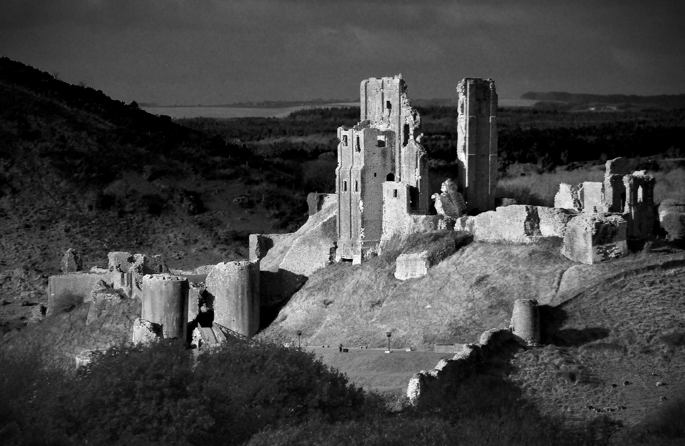 The Haunting Romantic Ruins of Corfe Castle