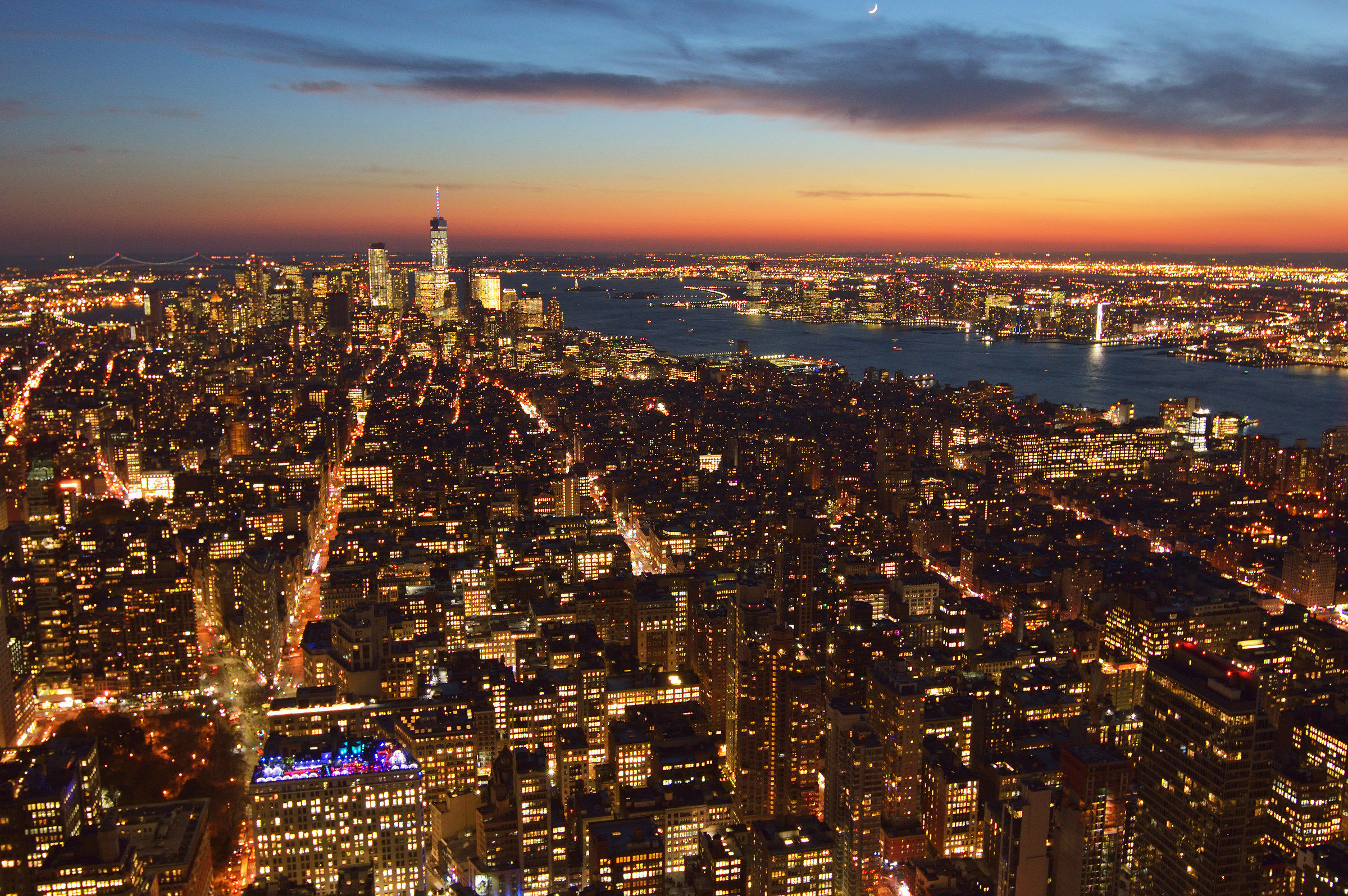 a sea of ??lights in Manhattan