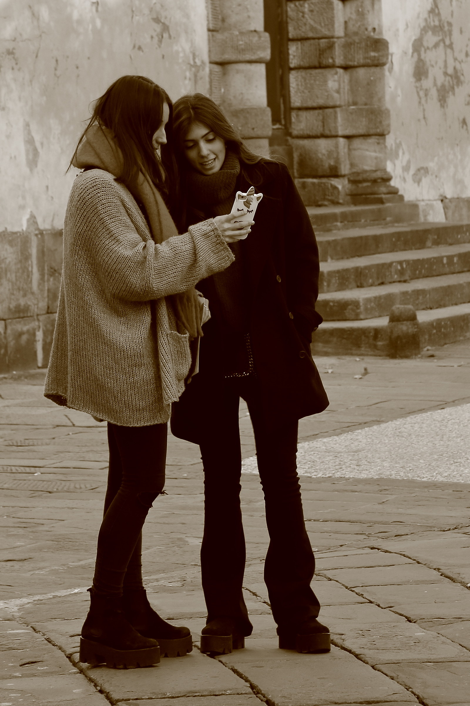 vintage girls (smartphones apart ....)