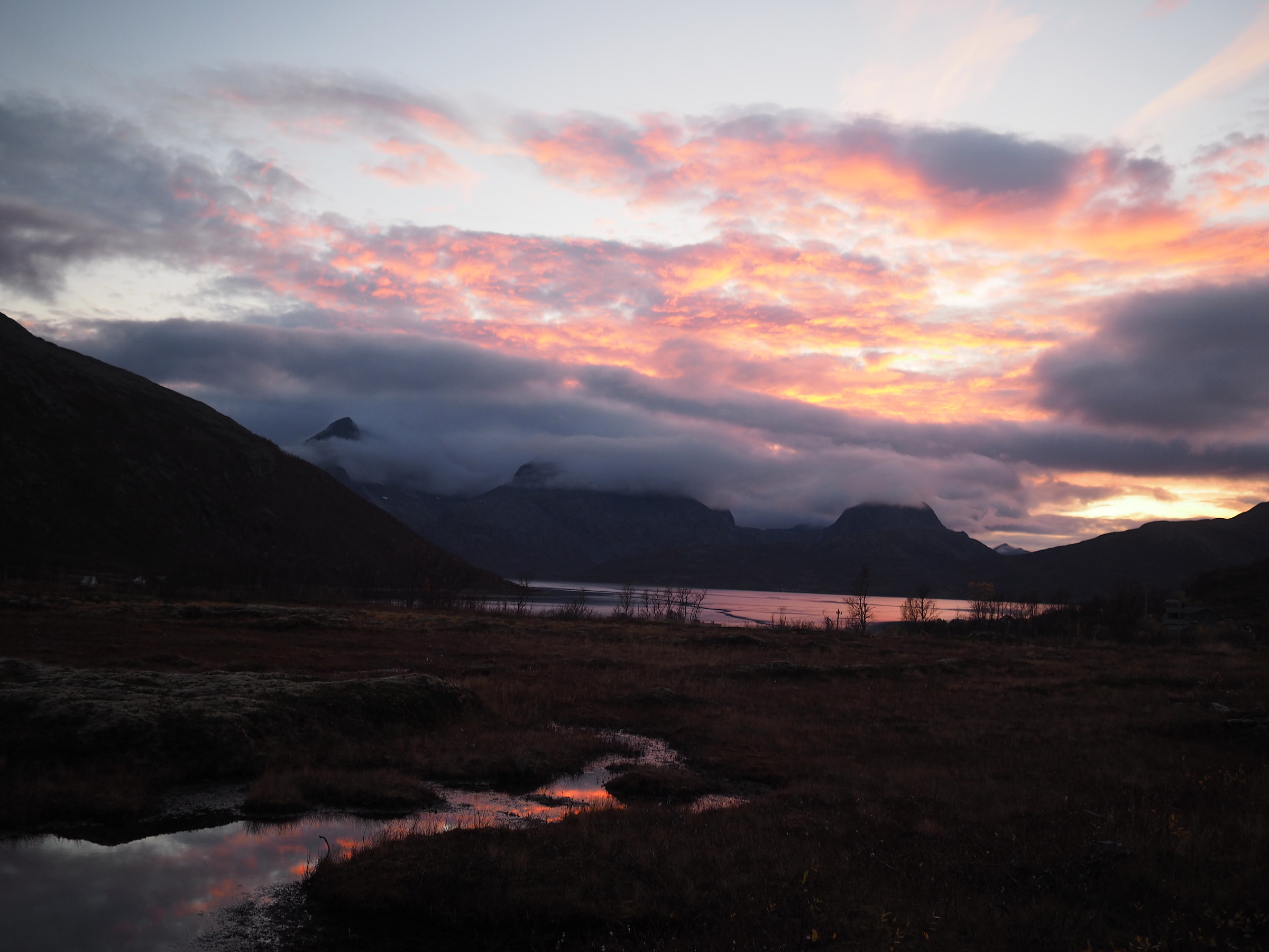Dawn at Skulsfjord, Kvaloya island, oct 2017