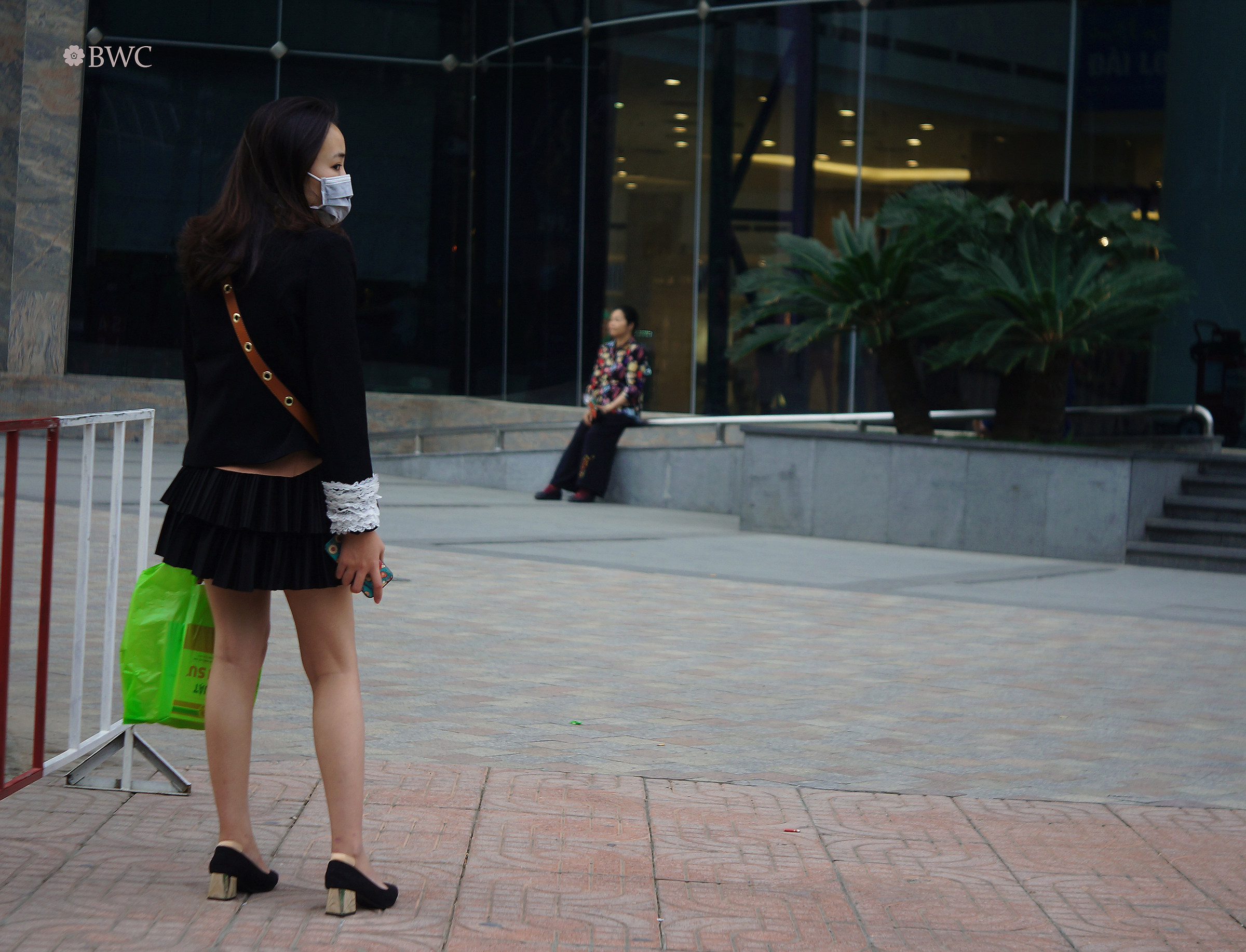 Le donne in attesa di essere portati a casa dopo il centro c...