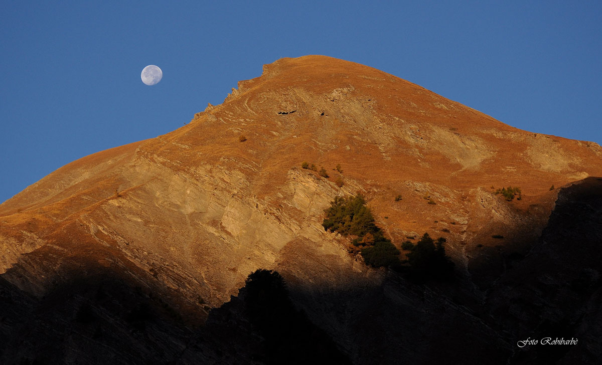 When the moon comes up ...