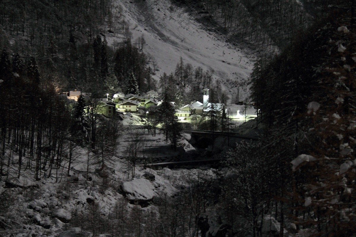 Magica frazione tra neve e luna