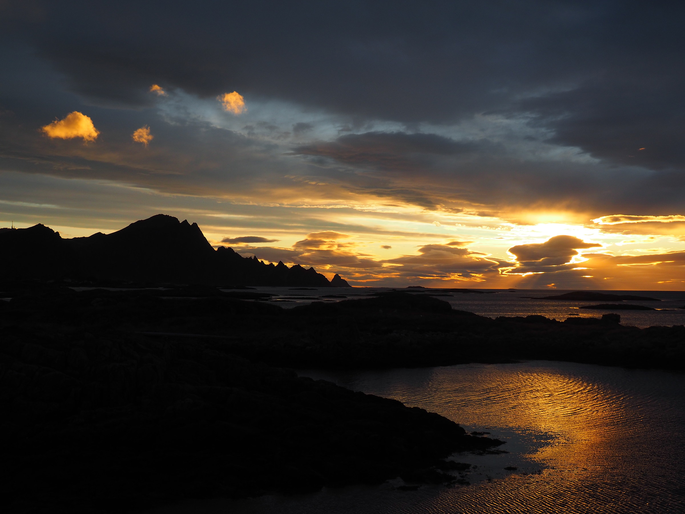 Fuoco nel cielo, aspettando l'aurora boreale