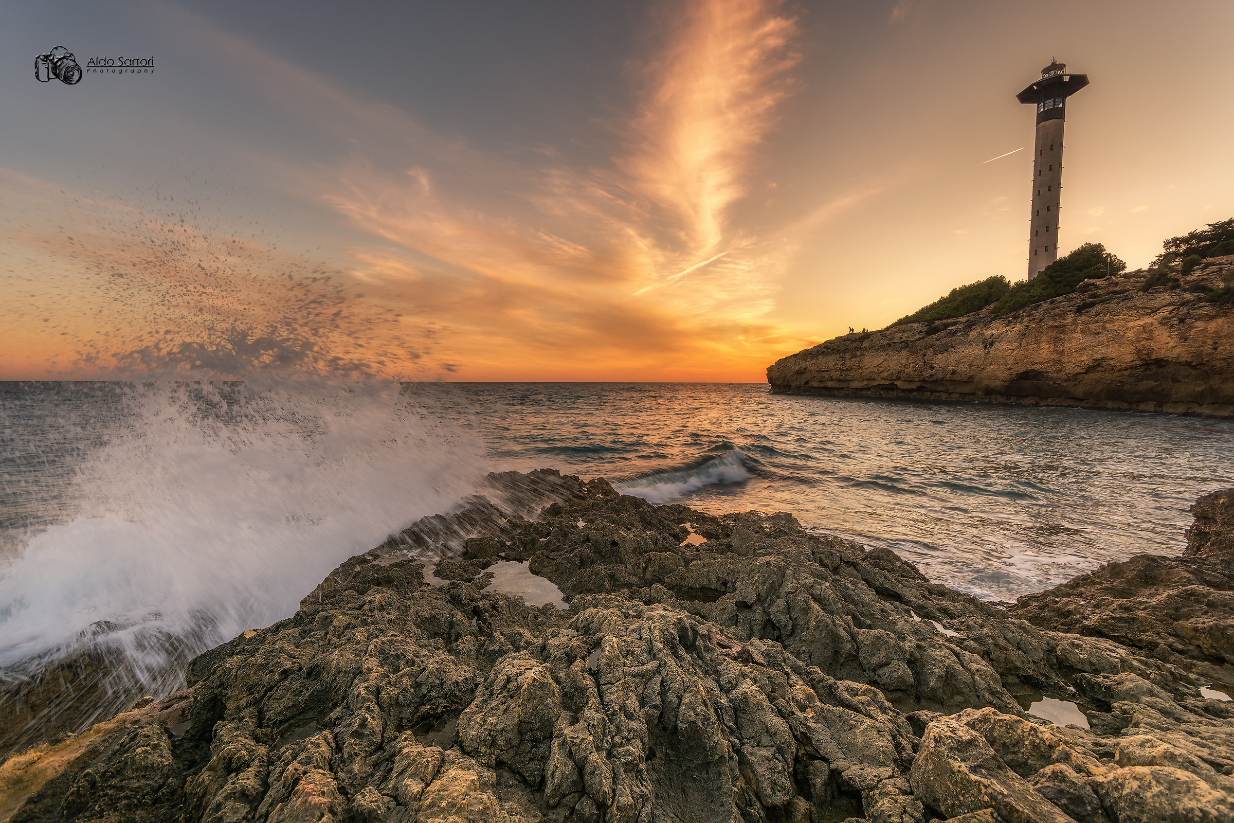 Spruzzi sulla roccia a Torredembarra