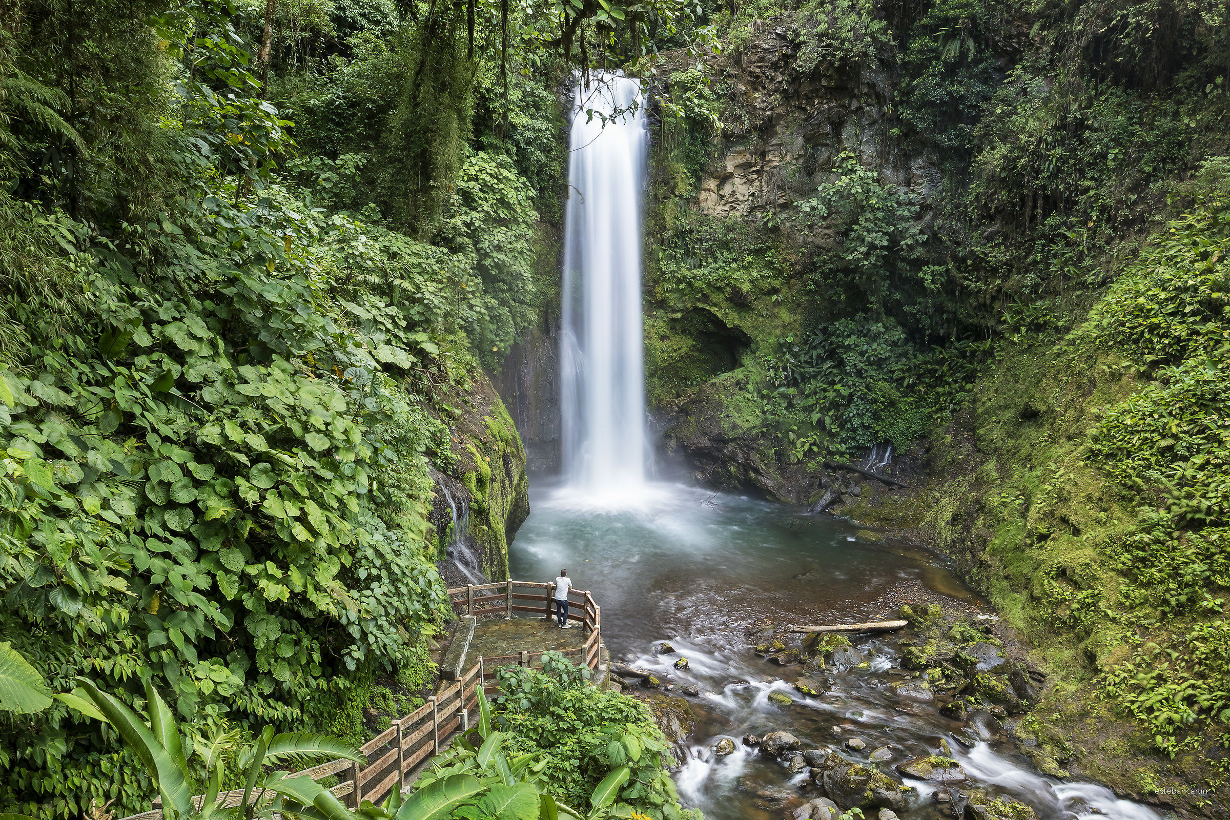 Magia Blanca, La Paz Waterfall Gardens