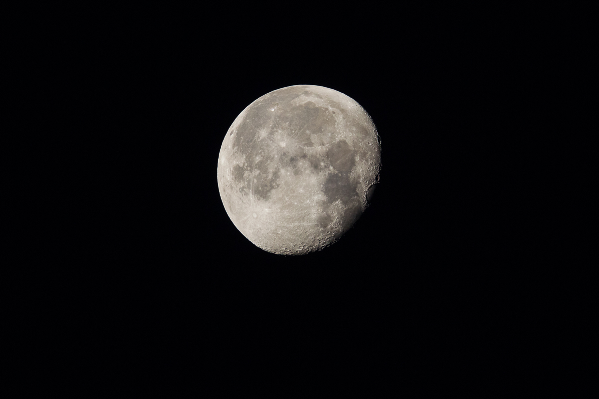 The waning moon of December 6, 2017 ...