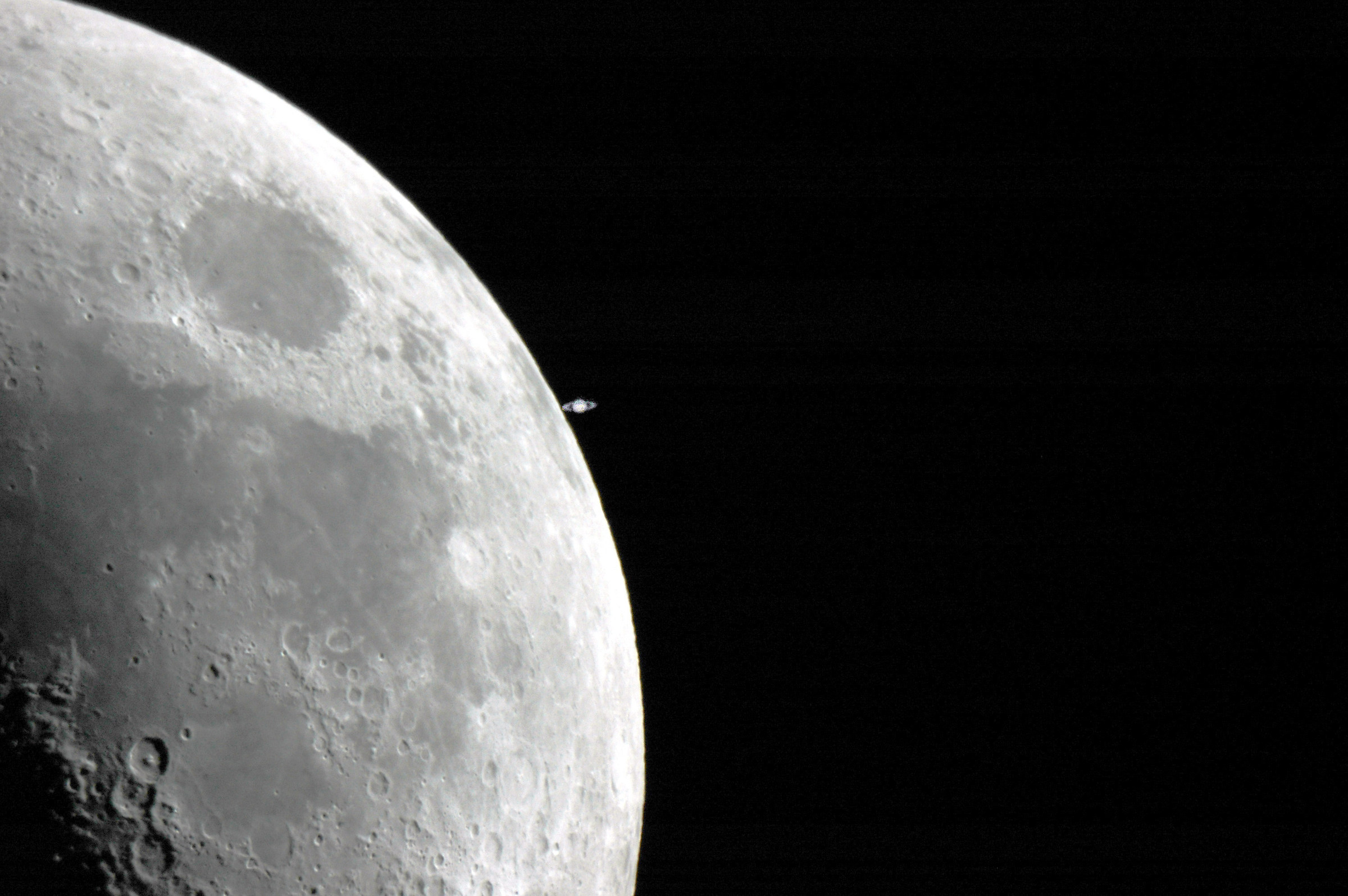 Saturn comes out of the lunar occultation