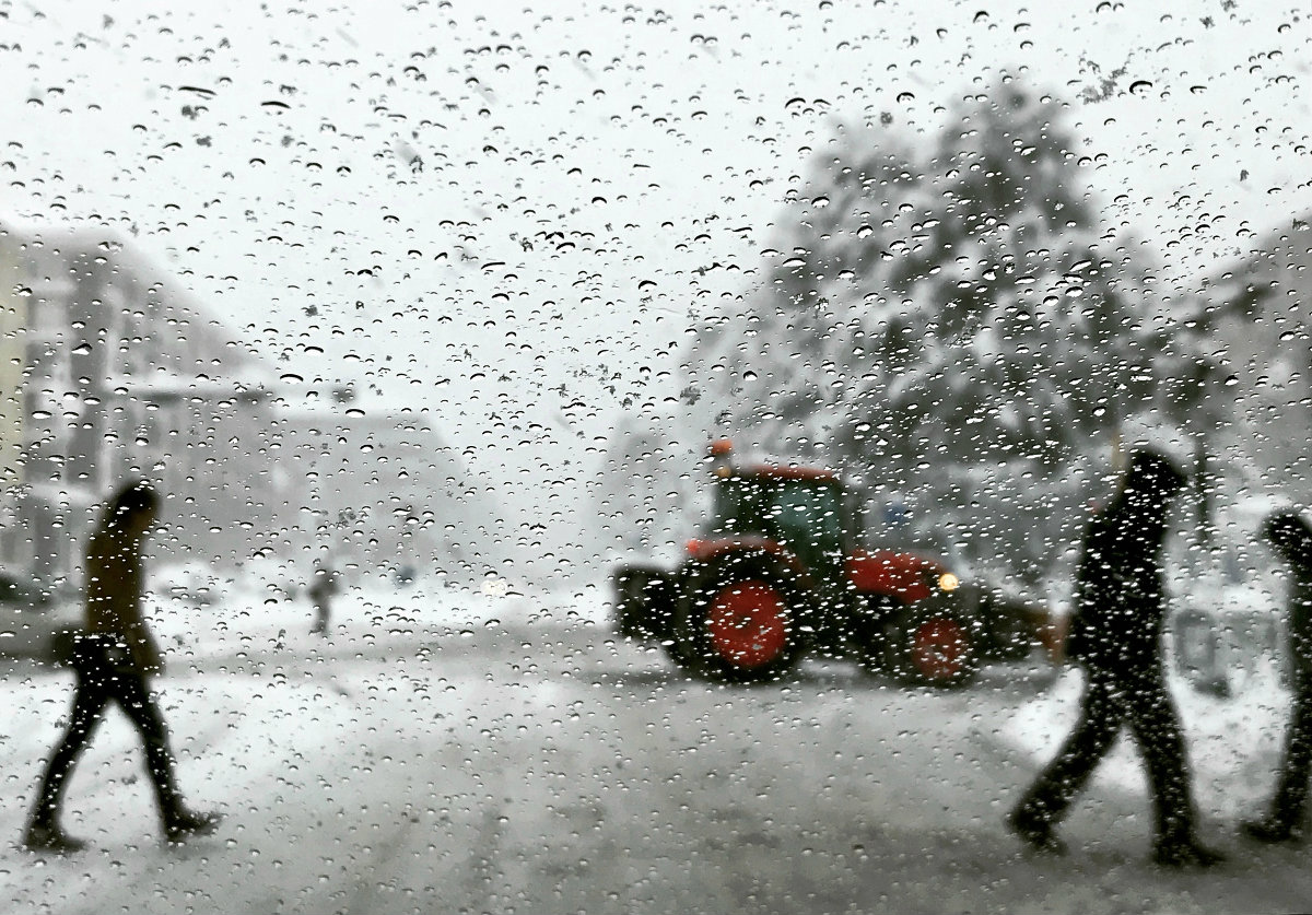 Attention, snow blower on the wrong side!
