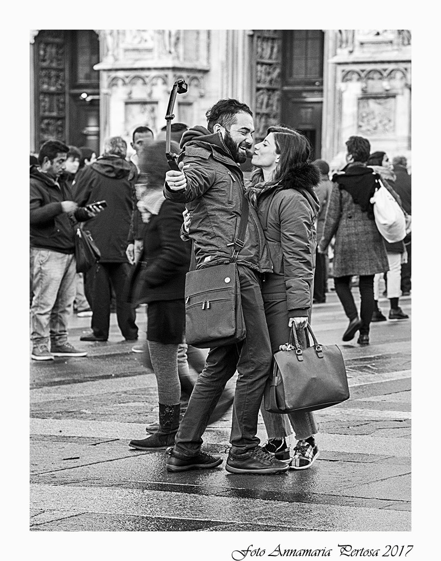Waiting for the tree lights in the Duomo