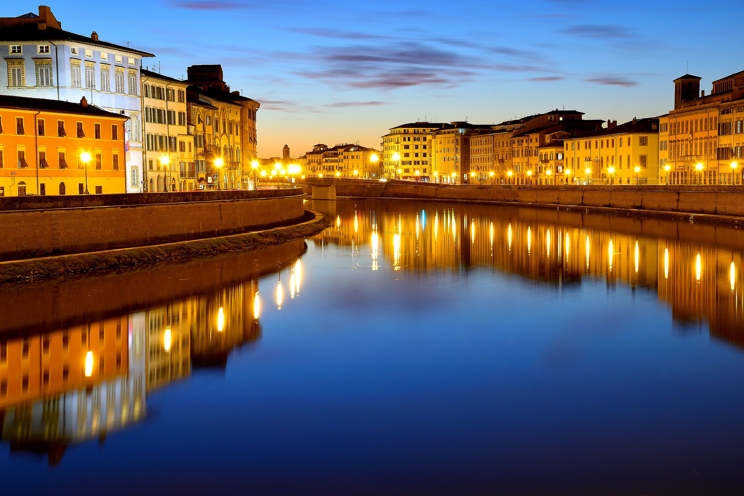 Riflessioni blu ora @ Lungarni di Pisa