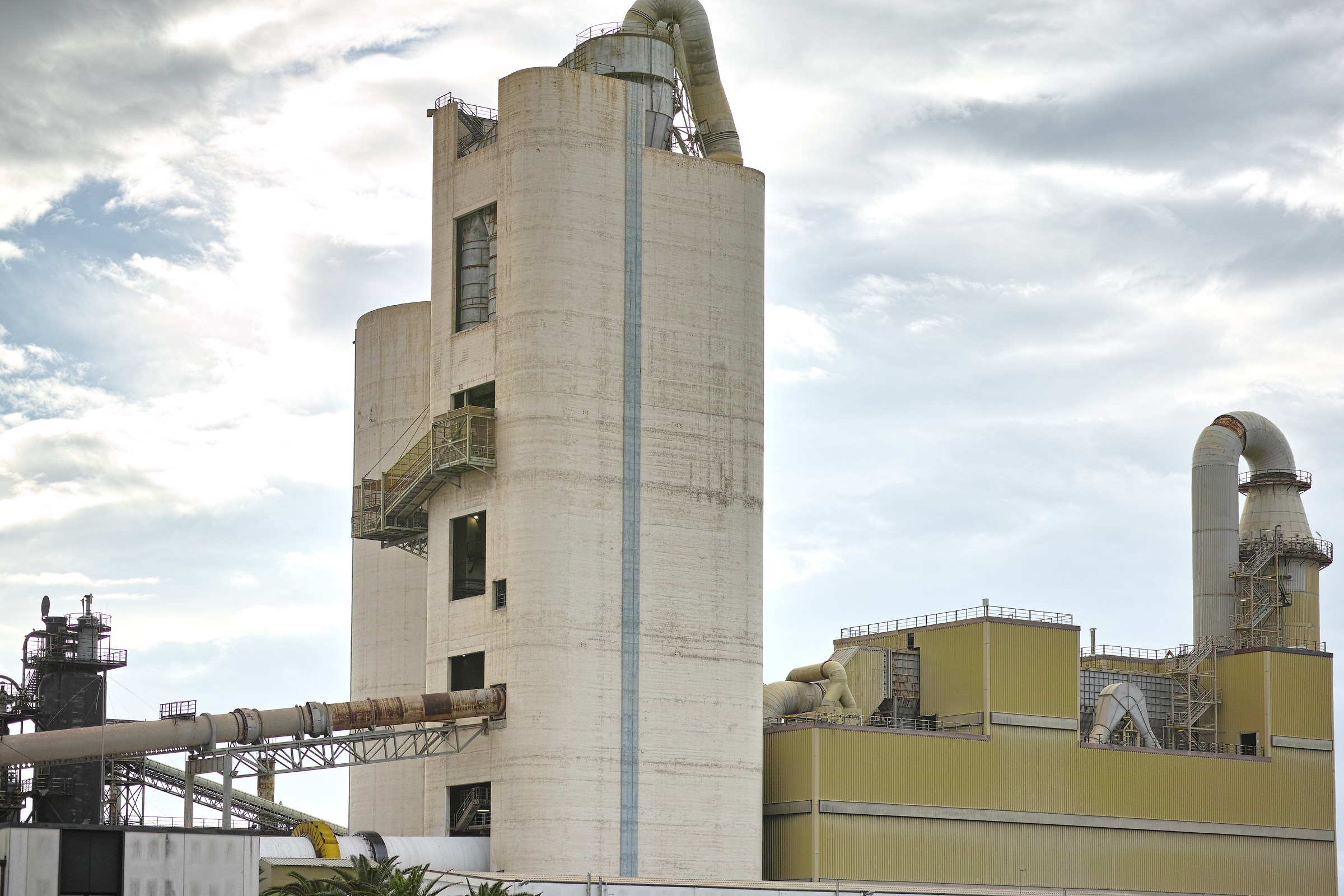 Mansur Gavriel cement factory