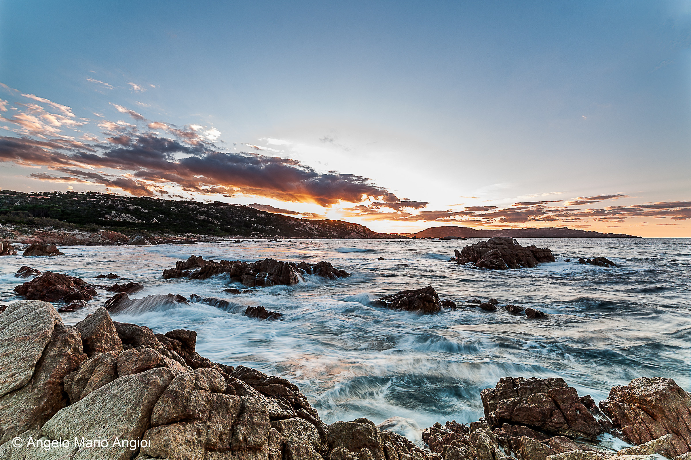 mareggiata al tramonto