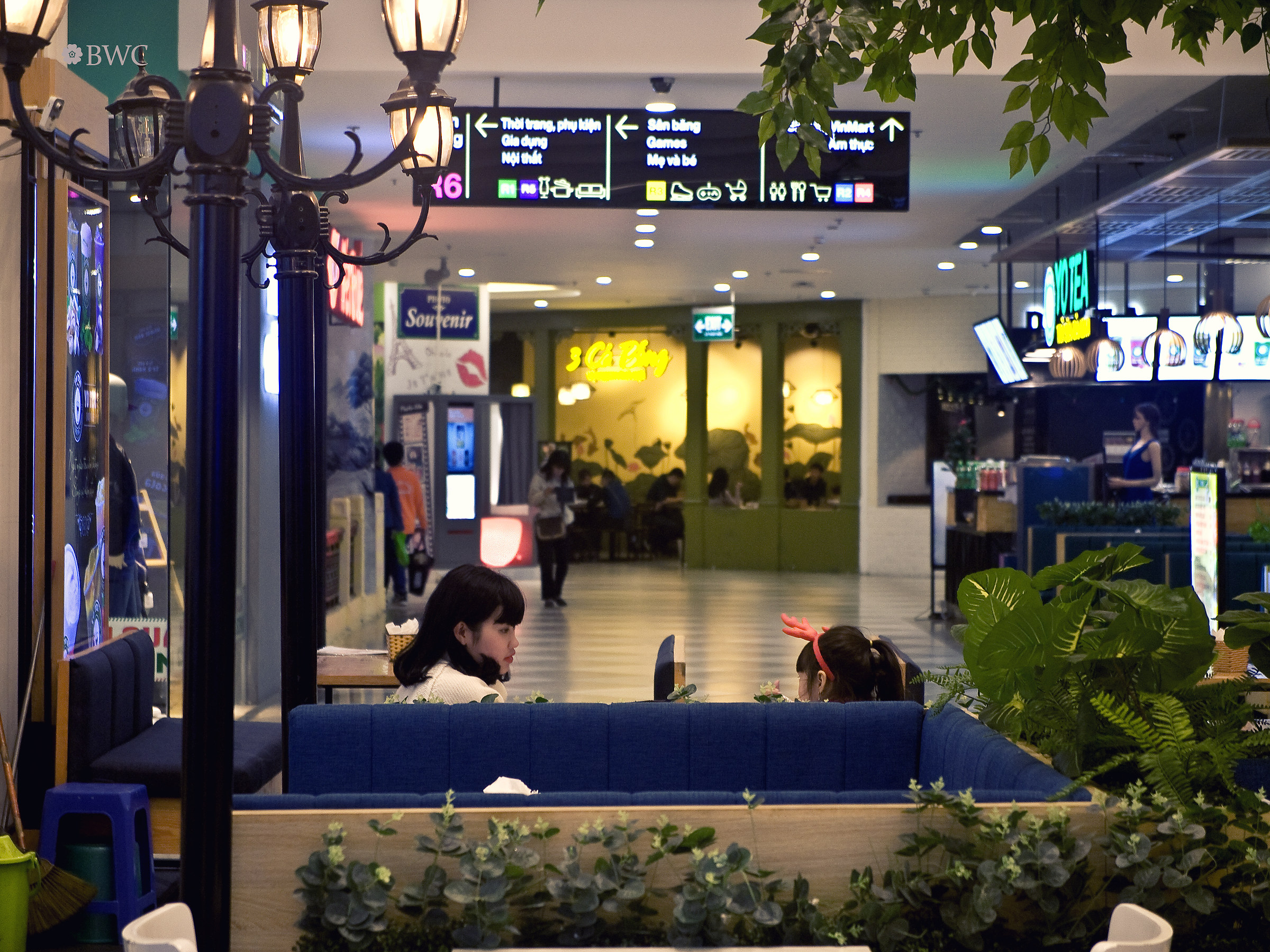 Parlare seriamente, mamma e figlia