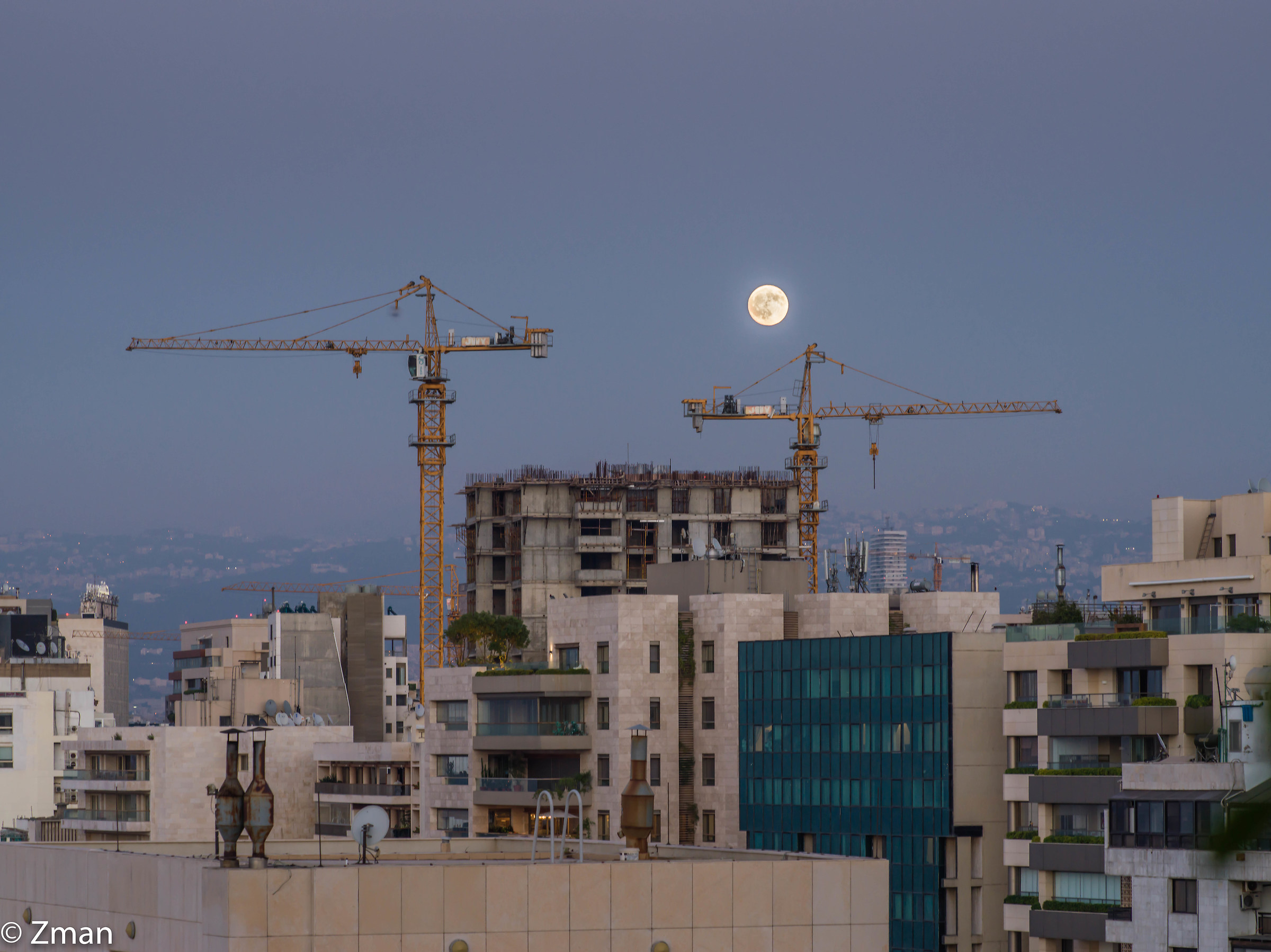 Full Moon e Beirut