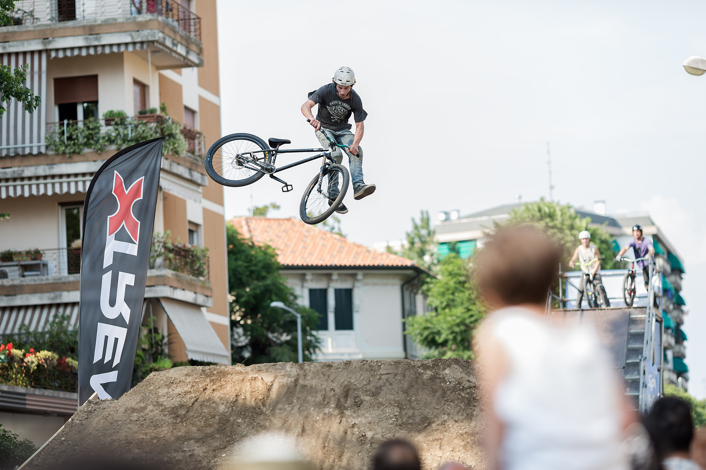 volare,con bicicletta....