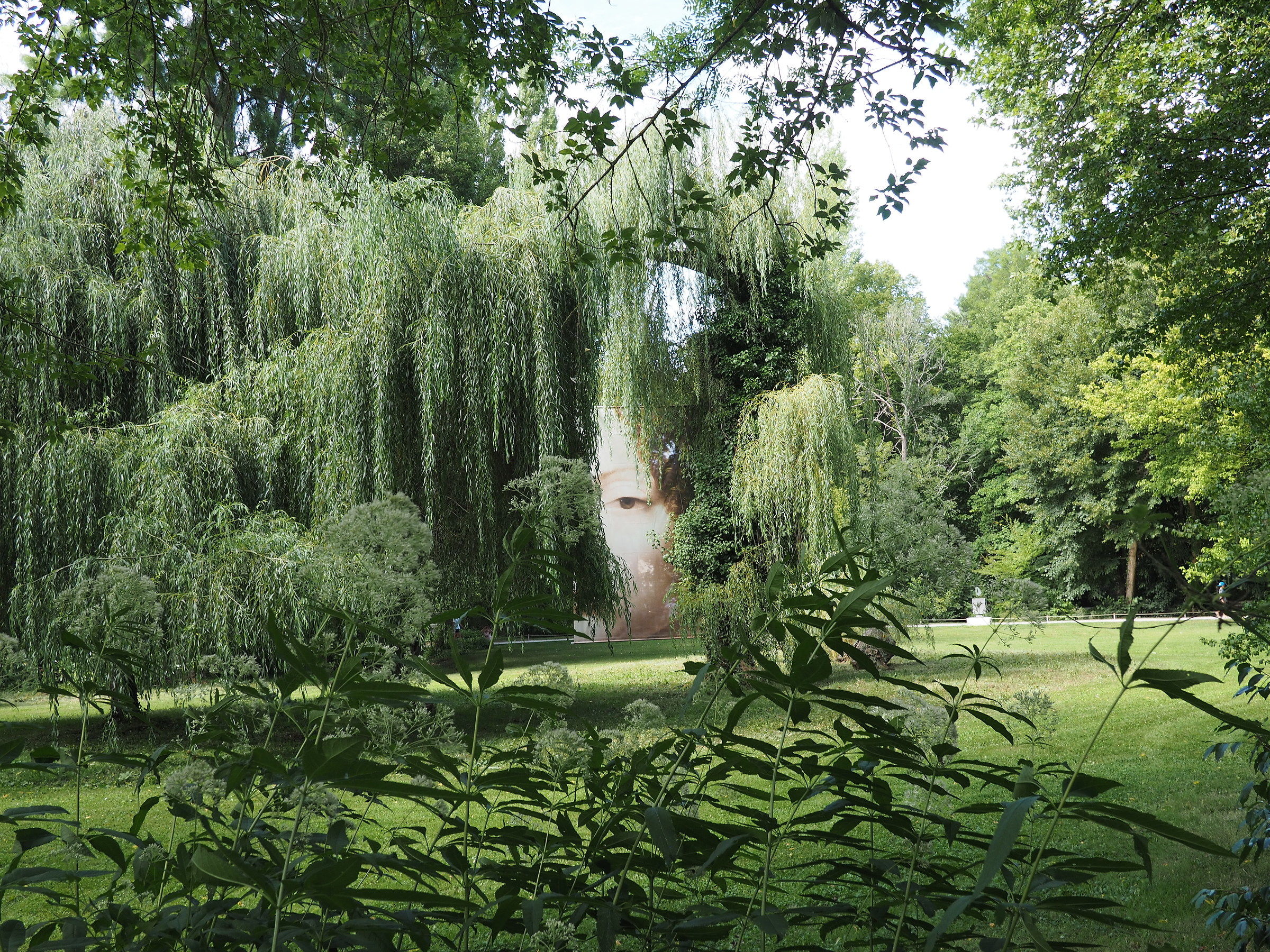 Leonardo looks at us