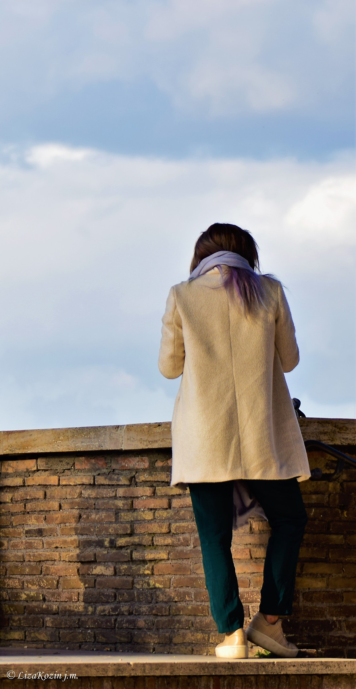 La ragazza dal cappotto giallo
