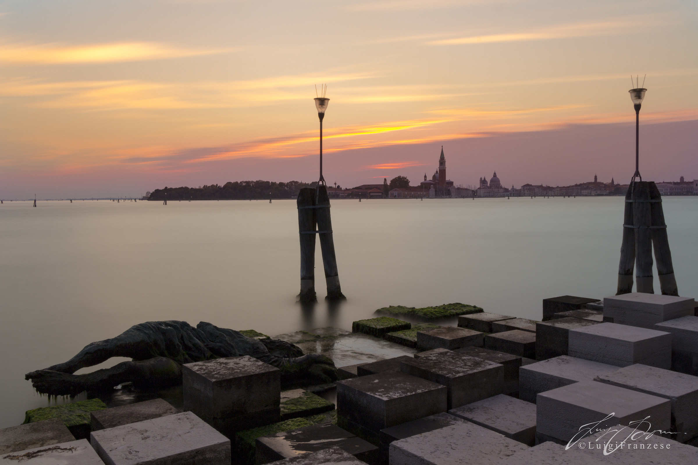 Monumento alla Partigiana - crepuscolo.