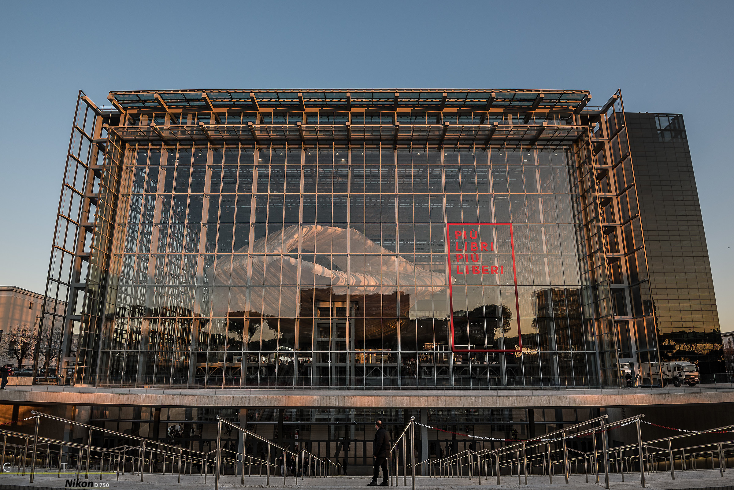 the Fuksas cloud - "More books, more free" event