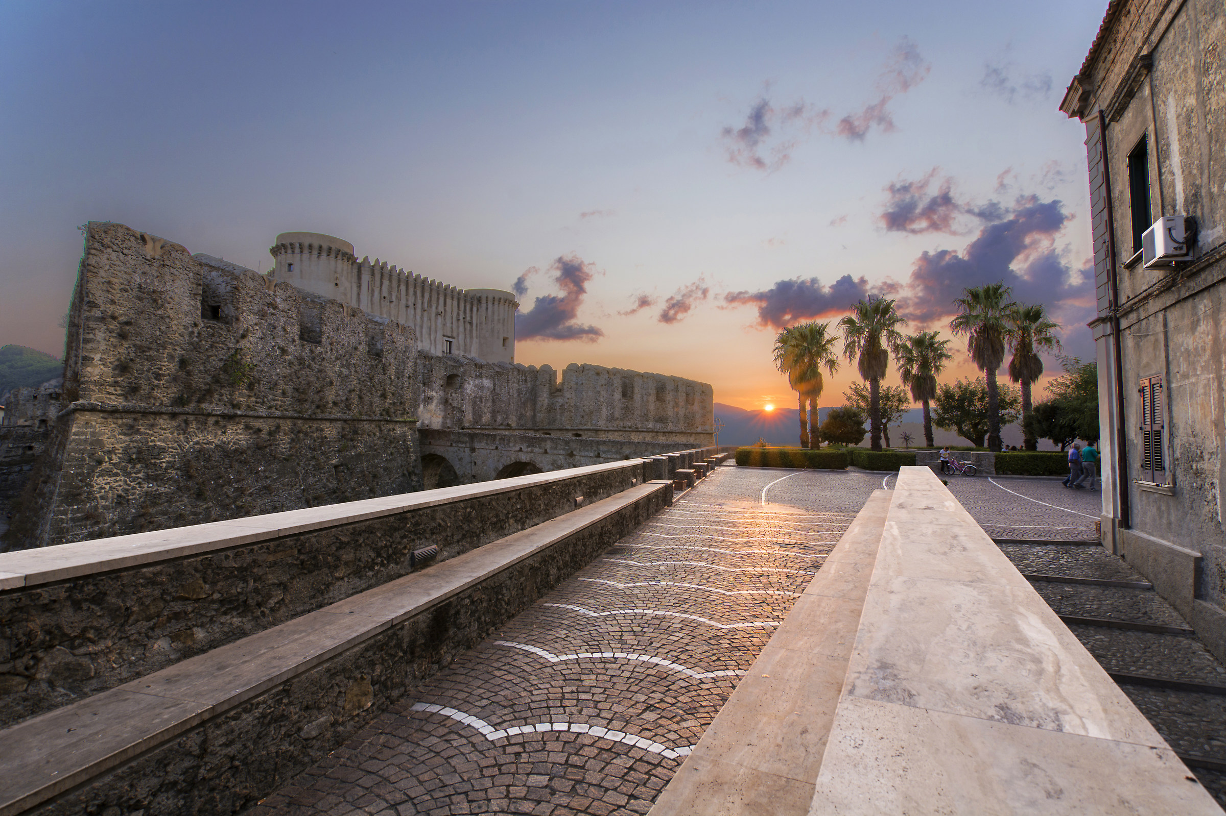 Tramonto al Castello Aragonese di Santa Severina