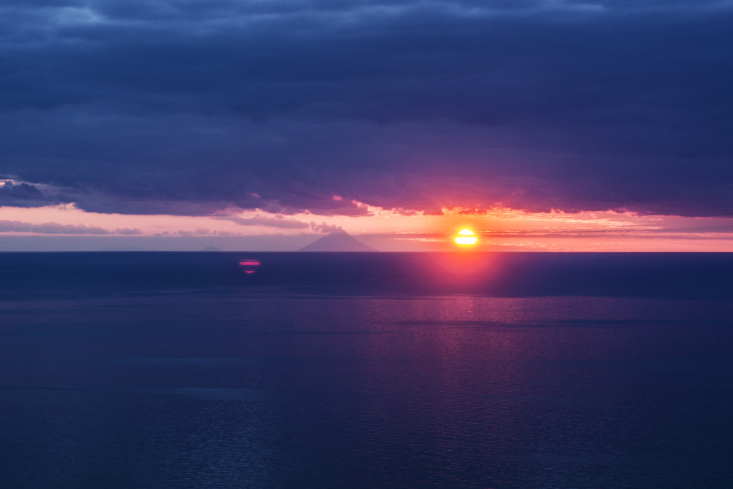 Tramonto e parelio sullo Stromboli