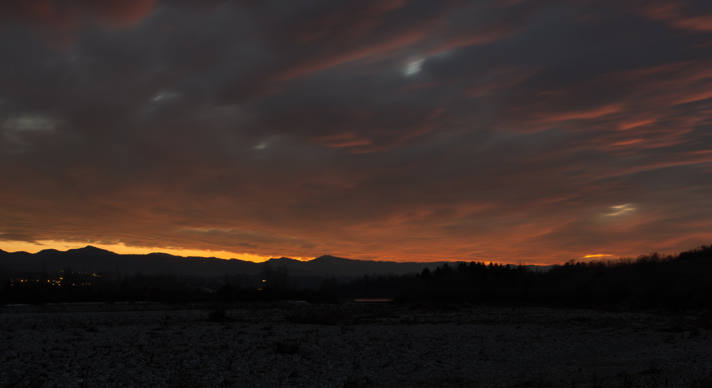 Very recent lights on the Piave riverbed
