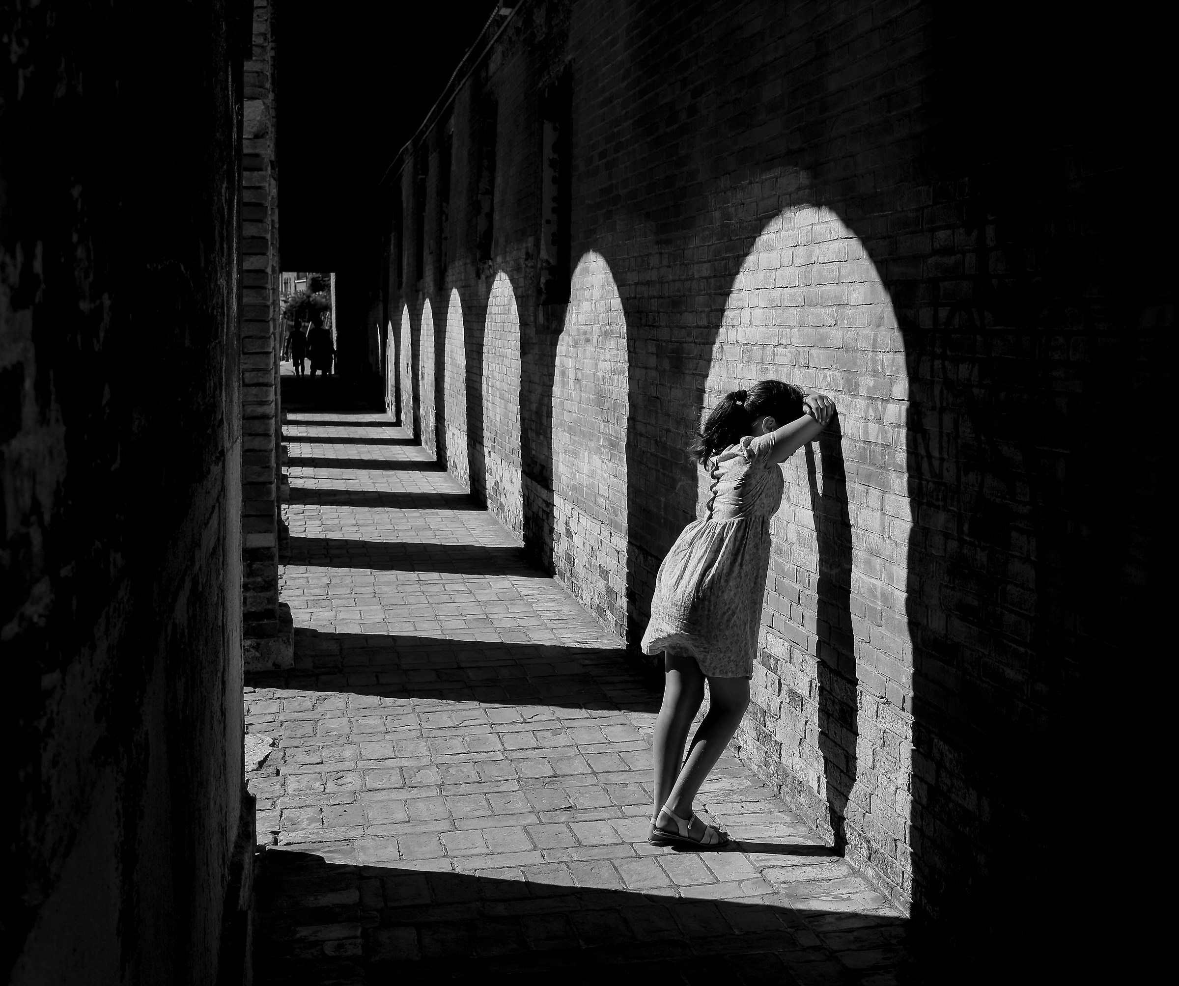 Nascondino fra le ombre.