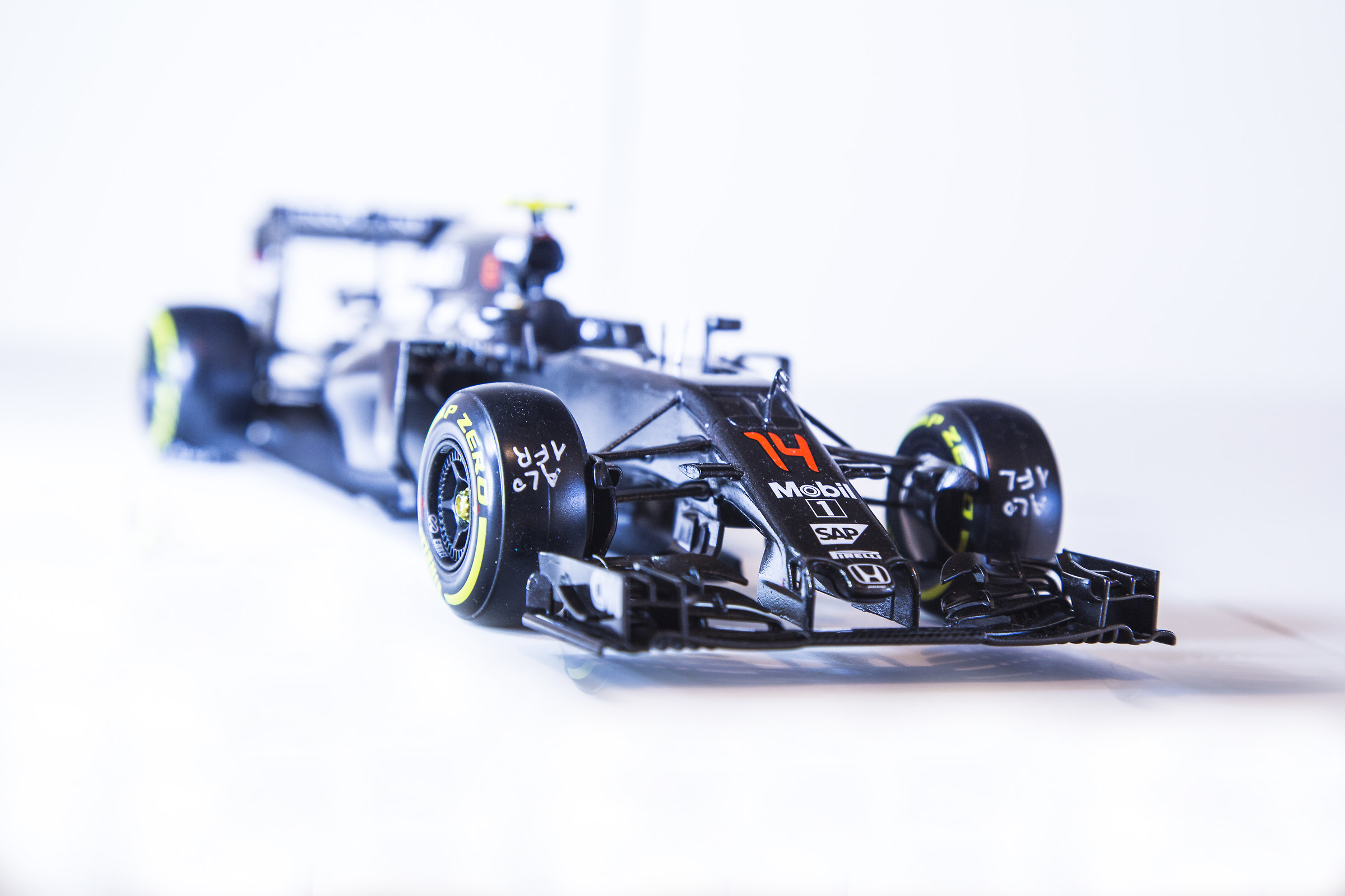 McLaren Mp4-31 1/20